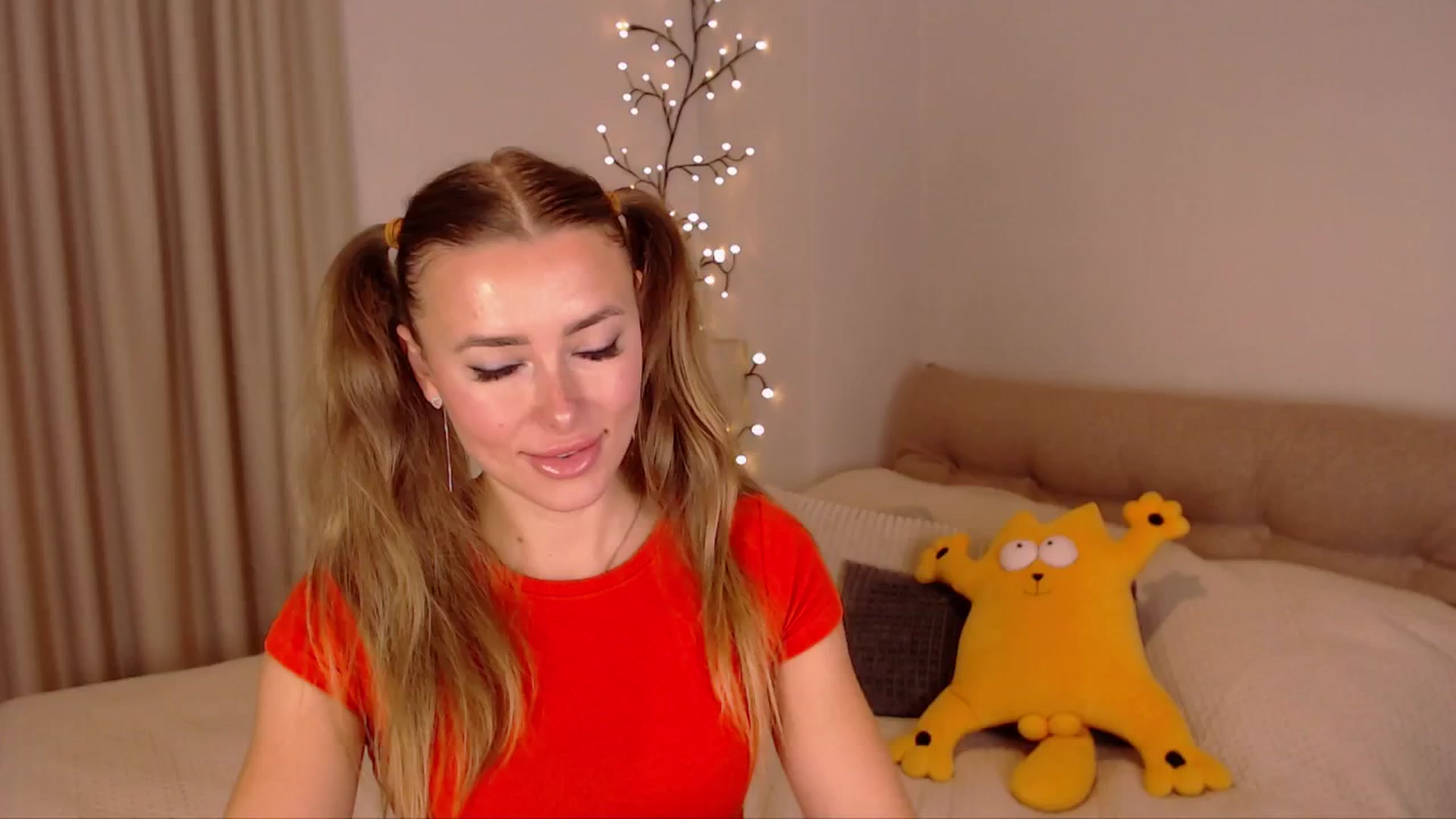 Gallery image thumbnail from SimonsWife's myfreecams stream on, 11/13/2024, 13:20 image 2 of 20