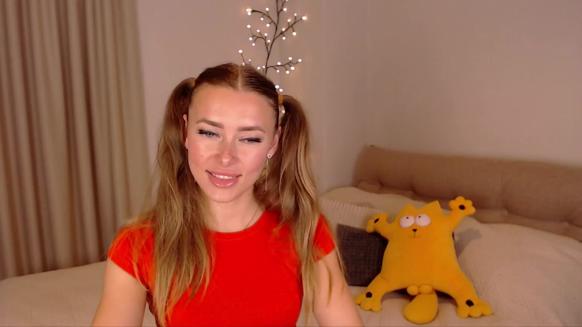 Gallery image thumbnail from SimonsWife's myfreecams stream on, 11/13/2024, 13:20 image 5 of 20
