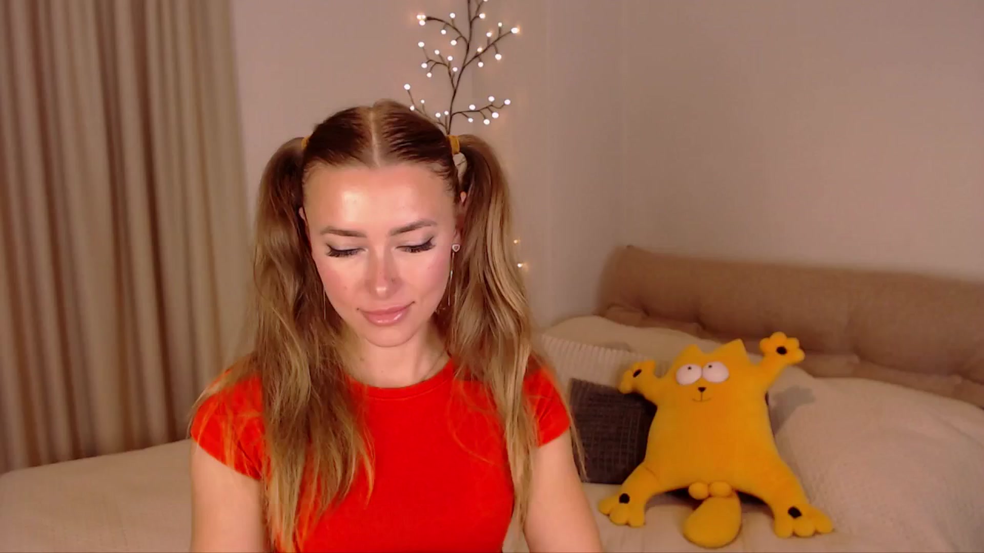 Gallery image thumbnail from SimonsWife's myfreecams stream on, 11/13/2024, 13:20 image 8 of 20