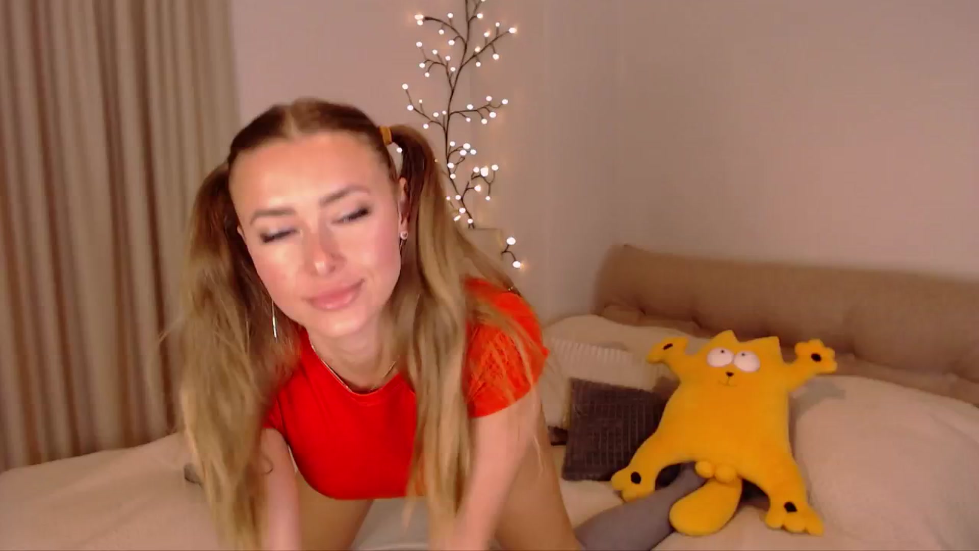 Gallery image thumbnail from SimonsWife's myfreecams stream on, 11/13/2024, 13:20 image 12 of 20