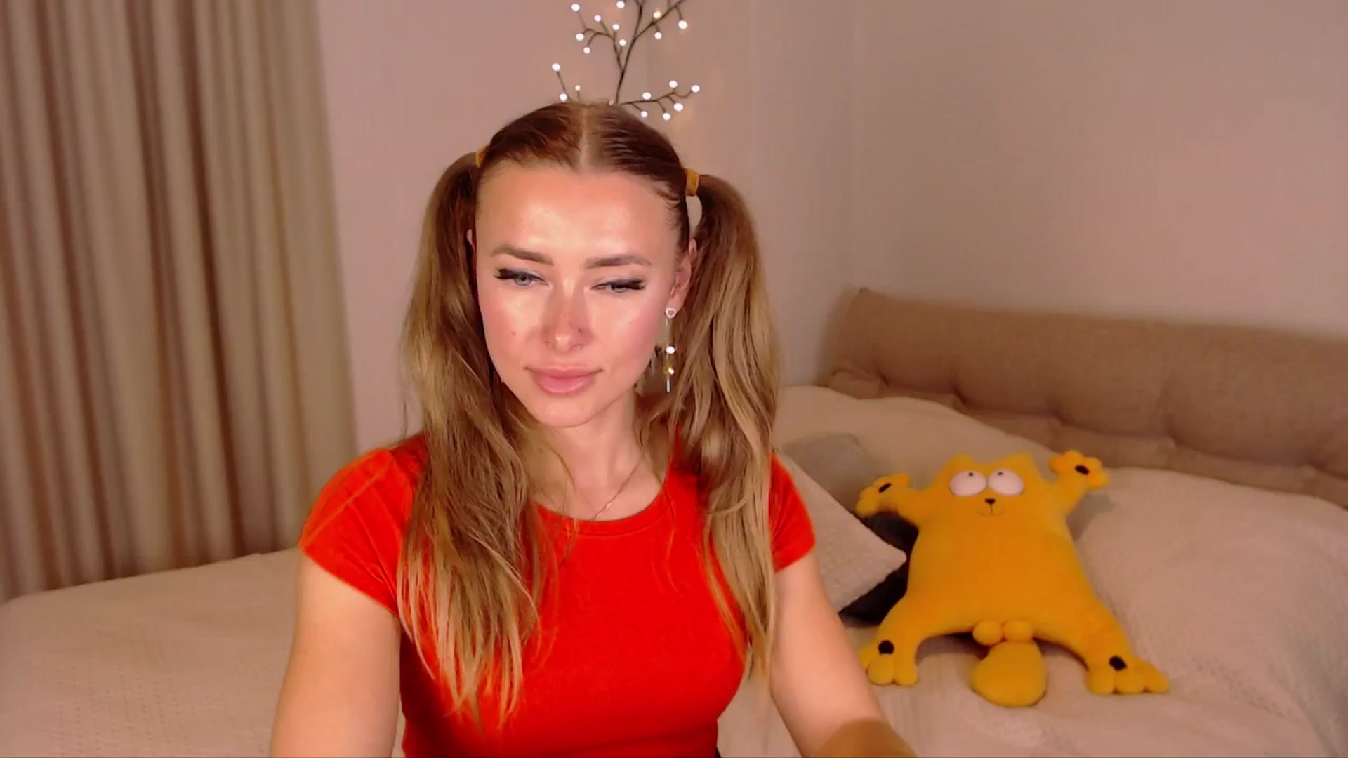 Gallery image thumbnail from SimonsWife's myfreecams stream on, 11/13/2024, 15:39 image 14 of 20