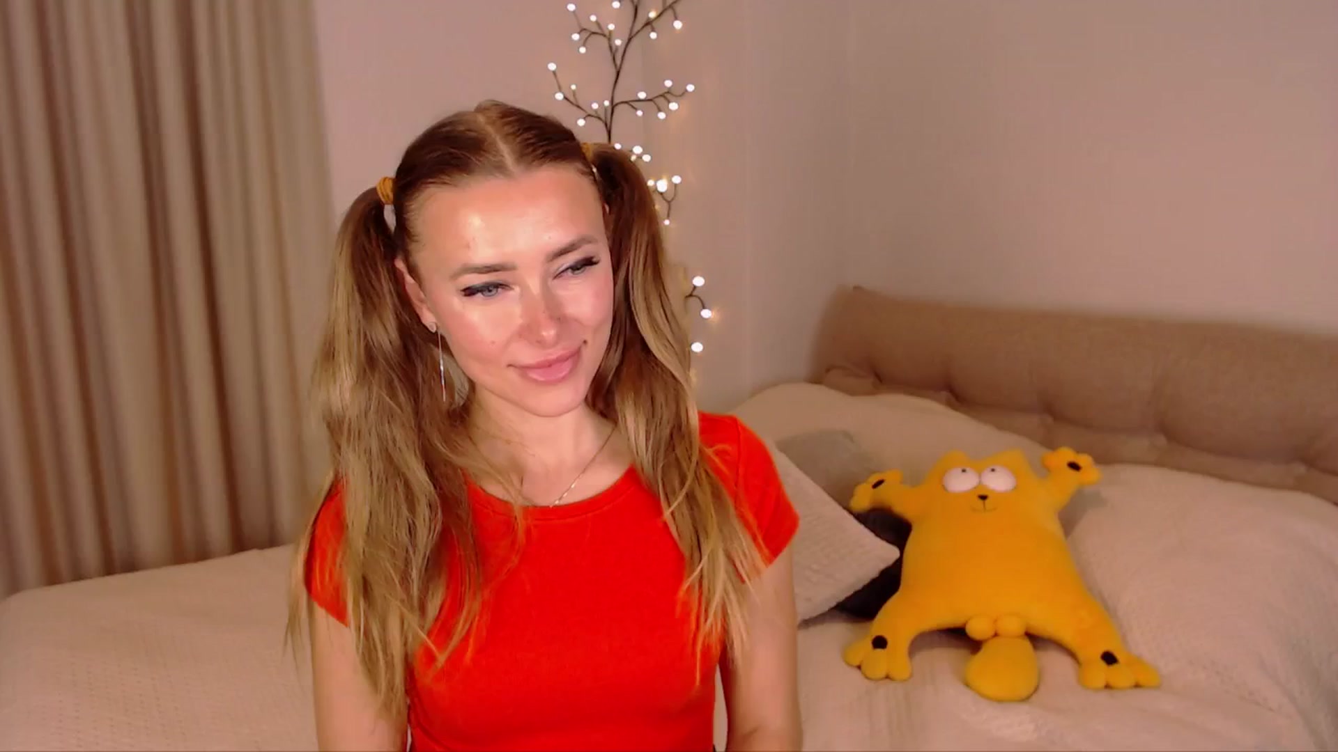 Gallery image thumbnail from SimonsWife's myfreecams stream on, 11/13/2024, 15:39 image 16 of 20