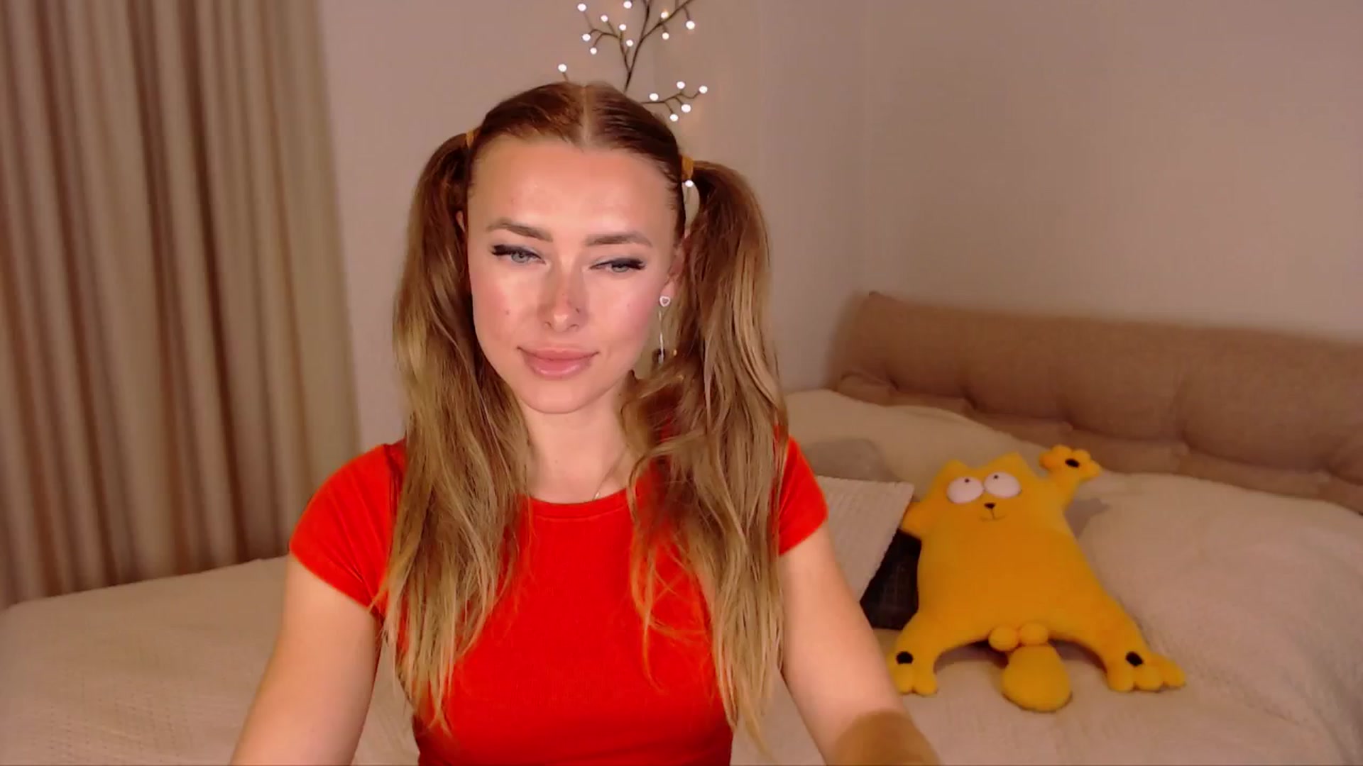 Gallery image thumbnail from SimonsWife's myfreecams stream on, 11/13/2024, 15:39 image 1 of 20