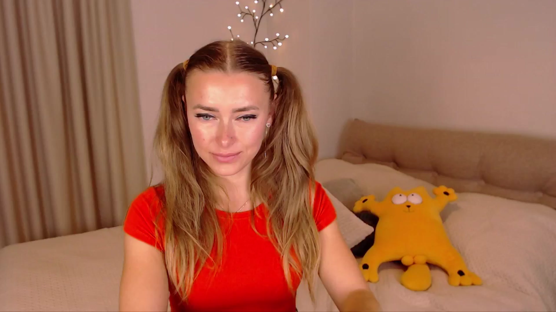 Gallery image thumbnail from SimonsWife's myfreecams stream on, 11/13/2024, 15:39 image 18 of 20