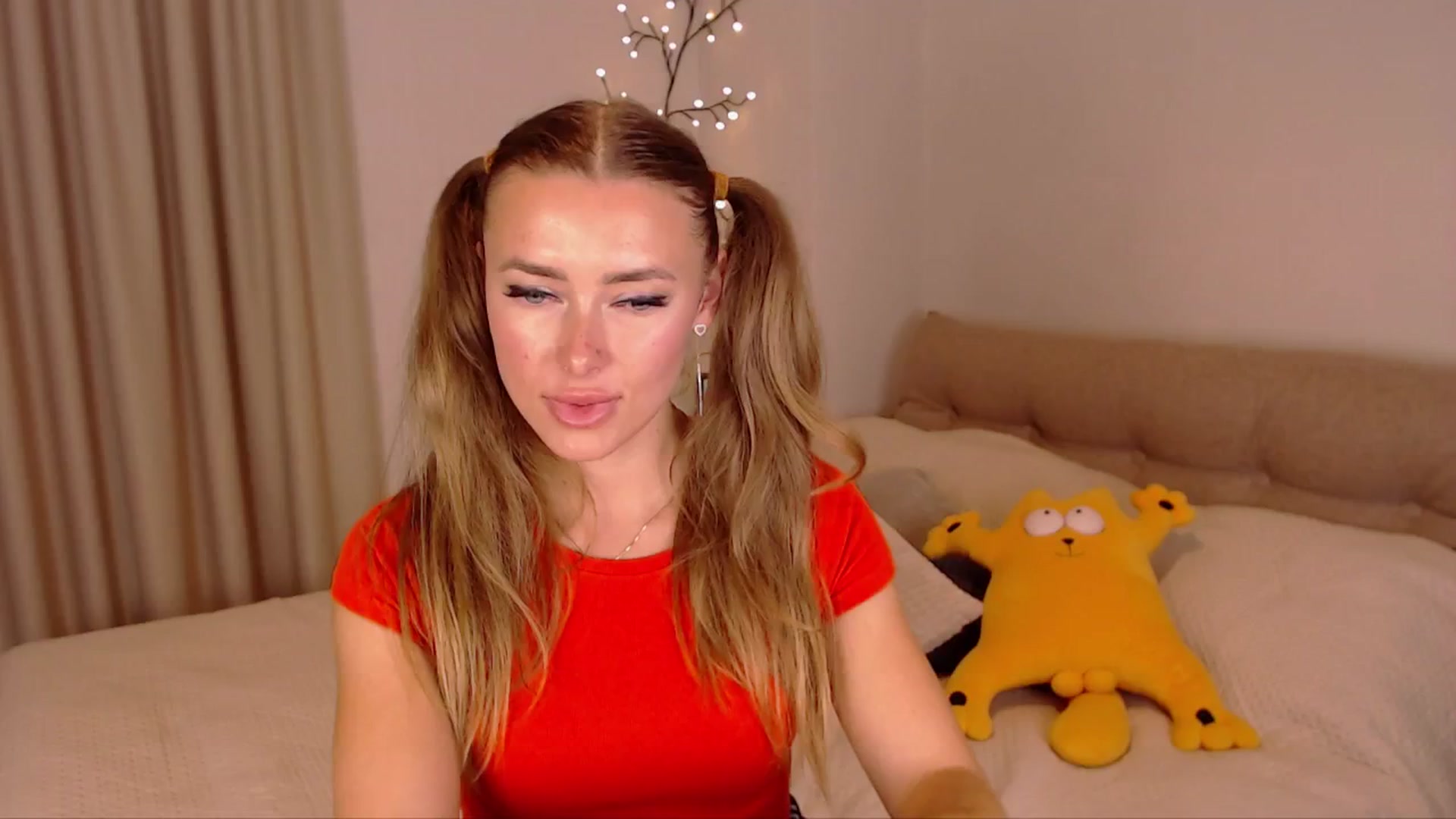 Gallery image thumbnail from SimonsWife's myfreecams stream on, 11/13/2024, 15:39 image 11 of 20