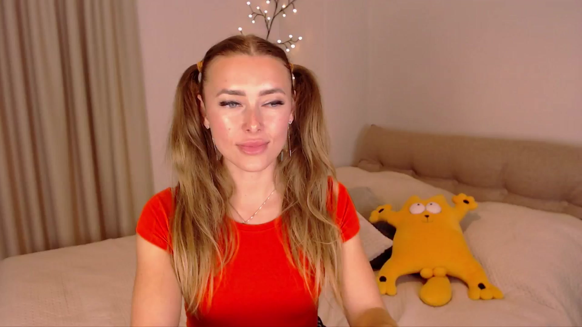 Gallery image thumbnail from SimonsWife's myfreecams stream on, 11/13/2024, 15:39 image 8 of 20