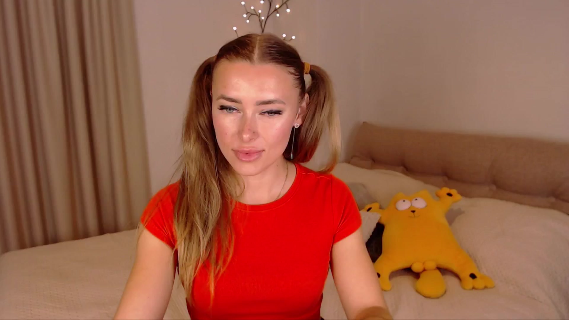 Gallery image thumbnail from SimonsWife's myfreecams stream on, 11/13/2024, 15:39 image 5 of 20
