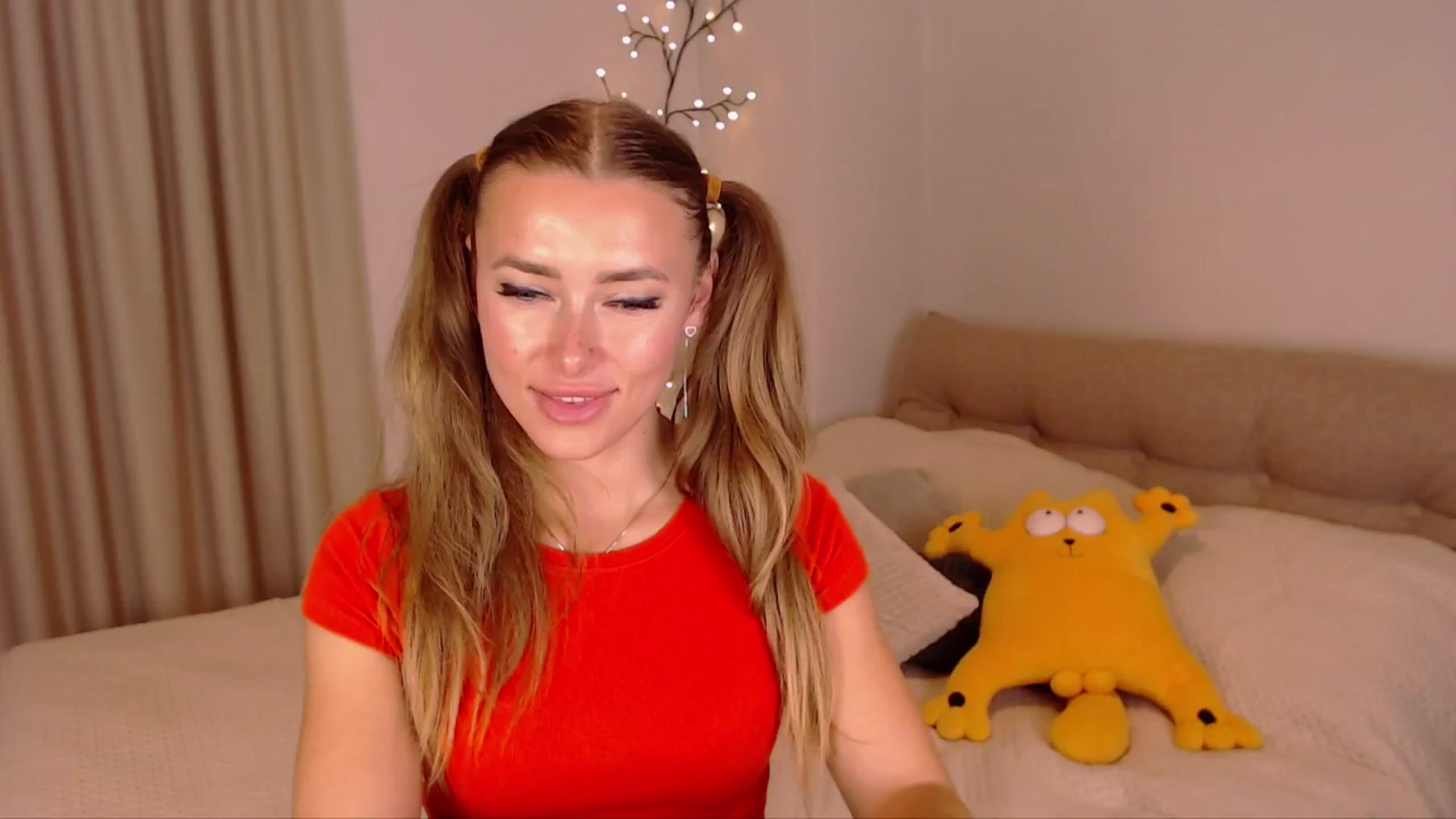 Gallery image thumbnail from SimonsWife's myfreecams stream on, 11/13/2024, 15:39 image 19 of 20