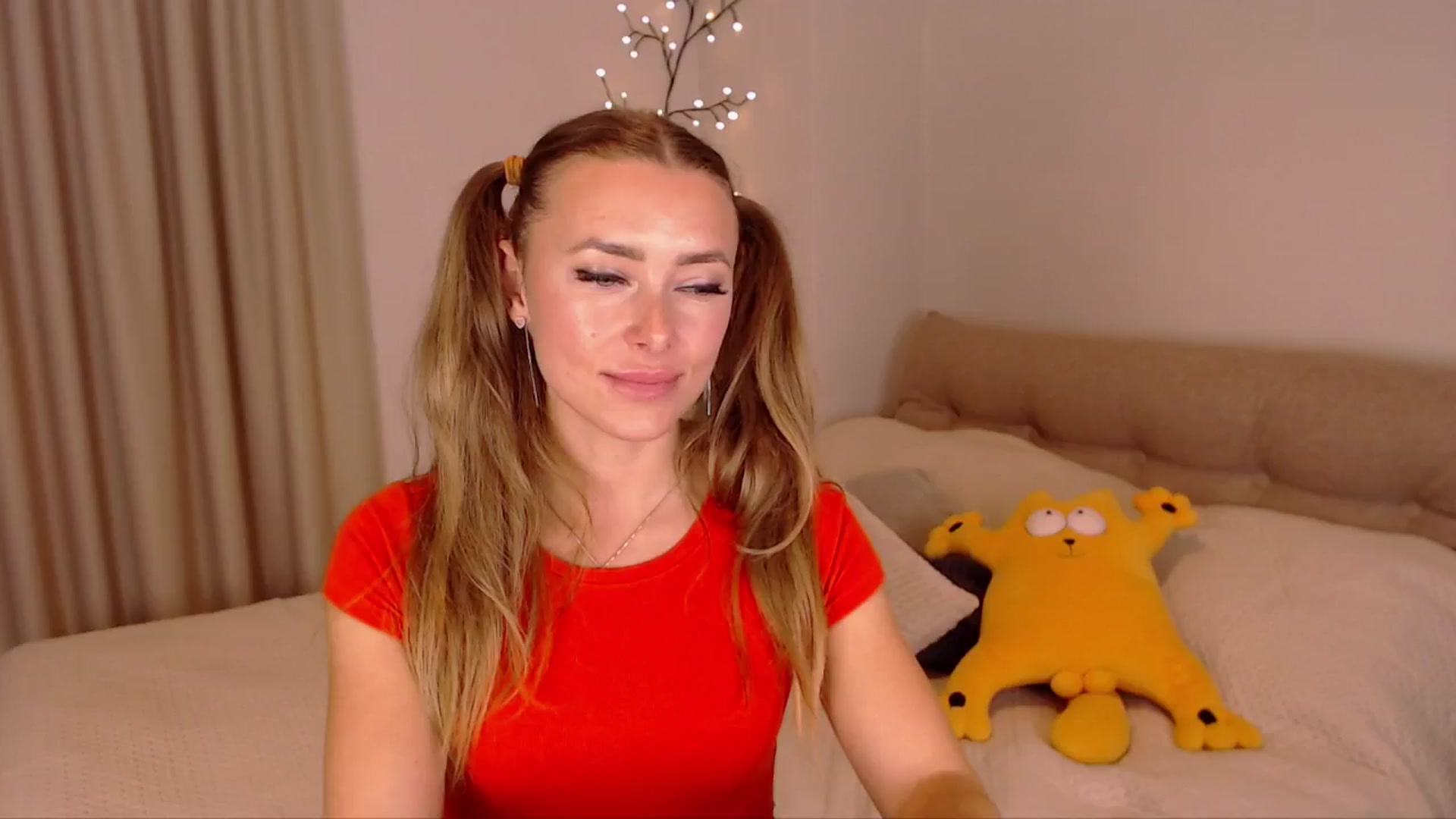 Gallery image thumbnail from SimonsWife's myfreecams stream on, 11/13/2024, 15:39 image 15 of 20