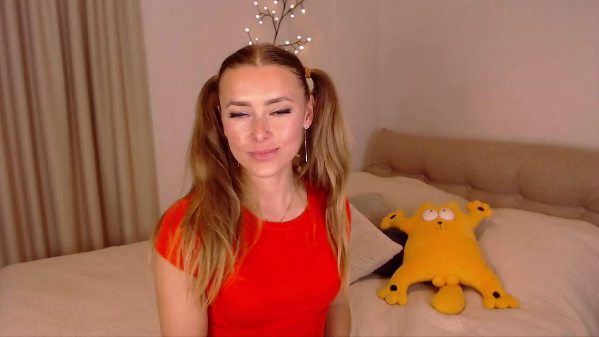 Gallery image thumbnail from SimonsWife's myfreecams stream on, 11/13/2024, 15:39 image 13 of 20