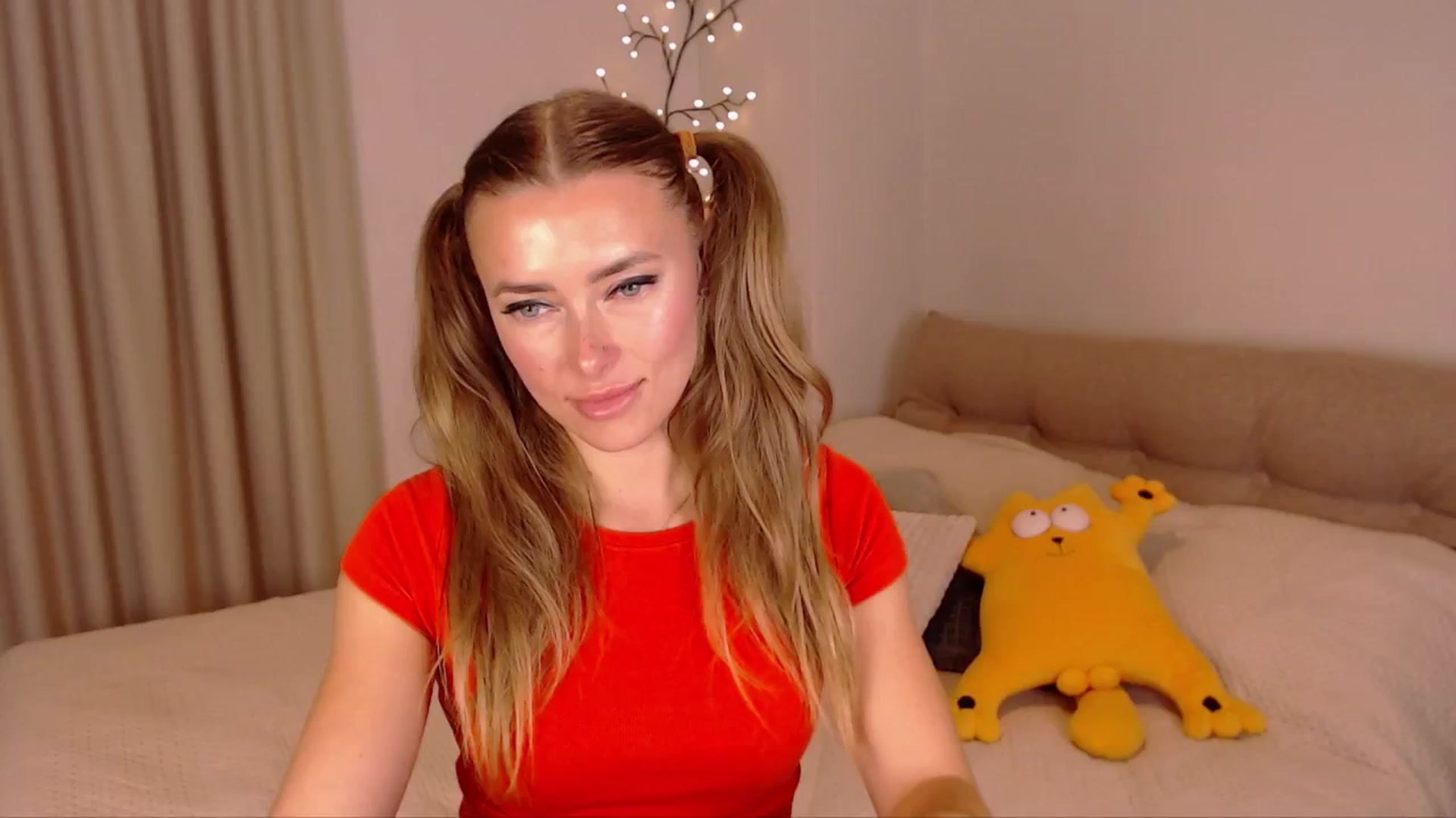 Gallery image thumbnail from SimonsWife's myfreecams stream on, 11/13/2024, 15:39 image 2 of 20