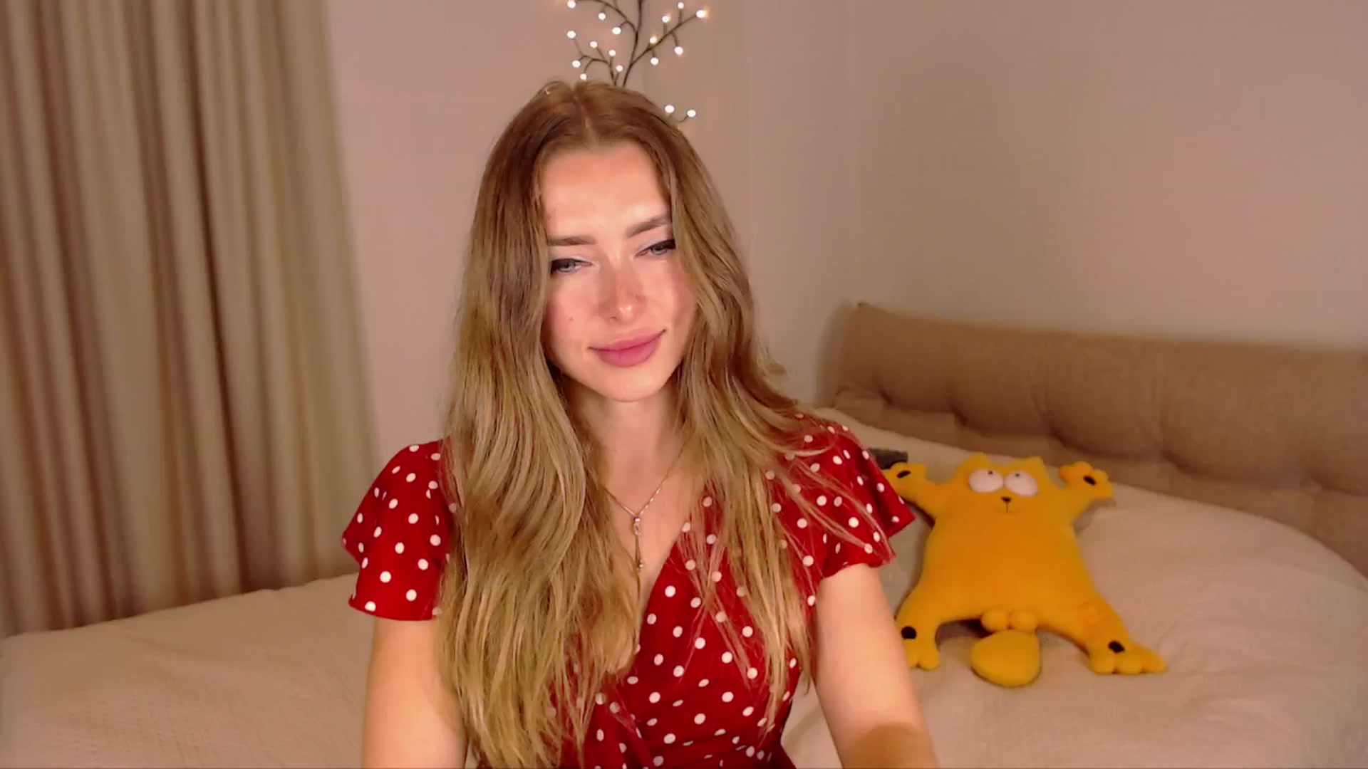 Gallery image thumbnail from SimonsWife's myfreecams stream on, 11/17/2024, 14:03 image 13 of 20