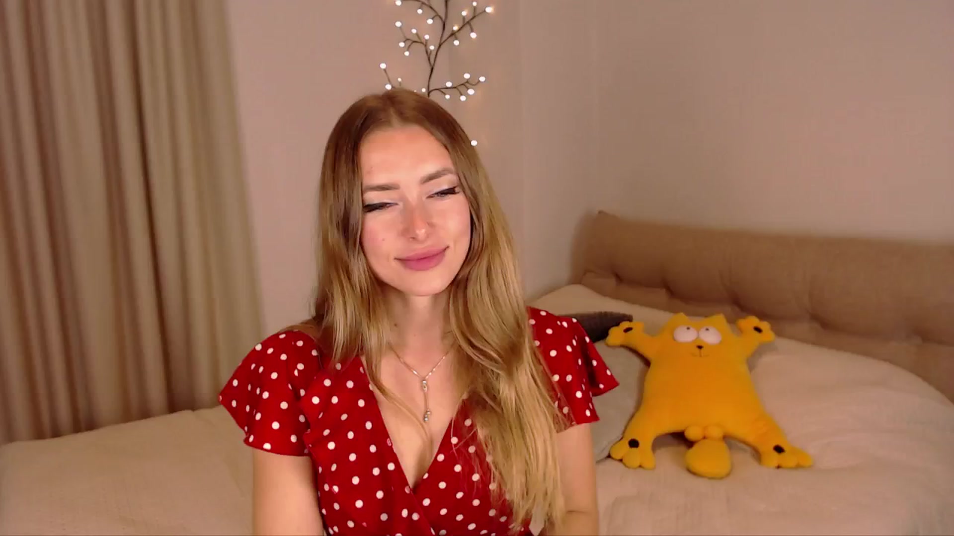 Gallery image thumbnail from SimonsWife's myfreecams stream on, 11/17/2024, 14:03 image 5 of 20