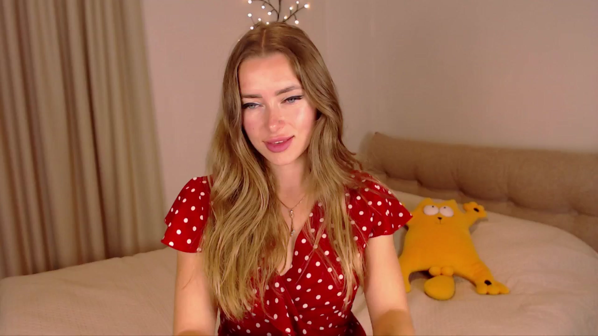 Gallery image thumbnail from SimonsWife's myfreecams stream on, 11/17/2024, 14:03 image 12 of 20