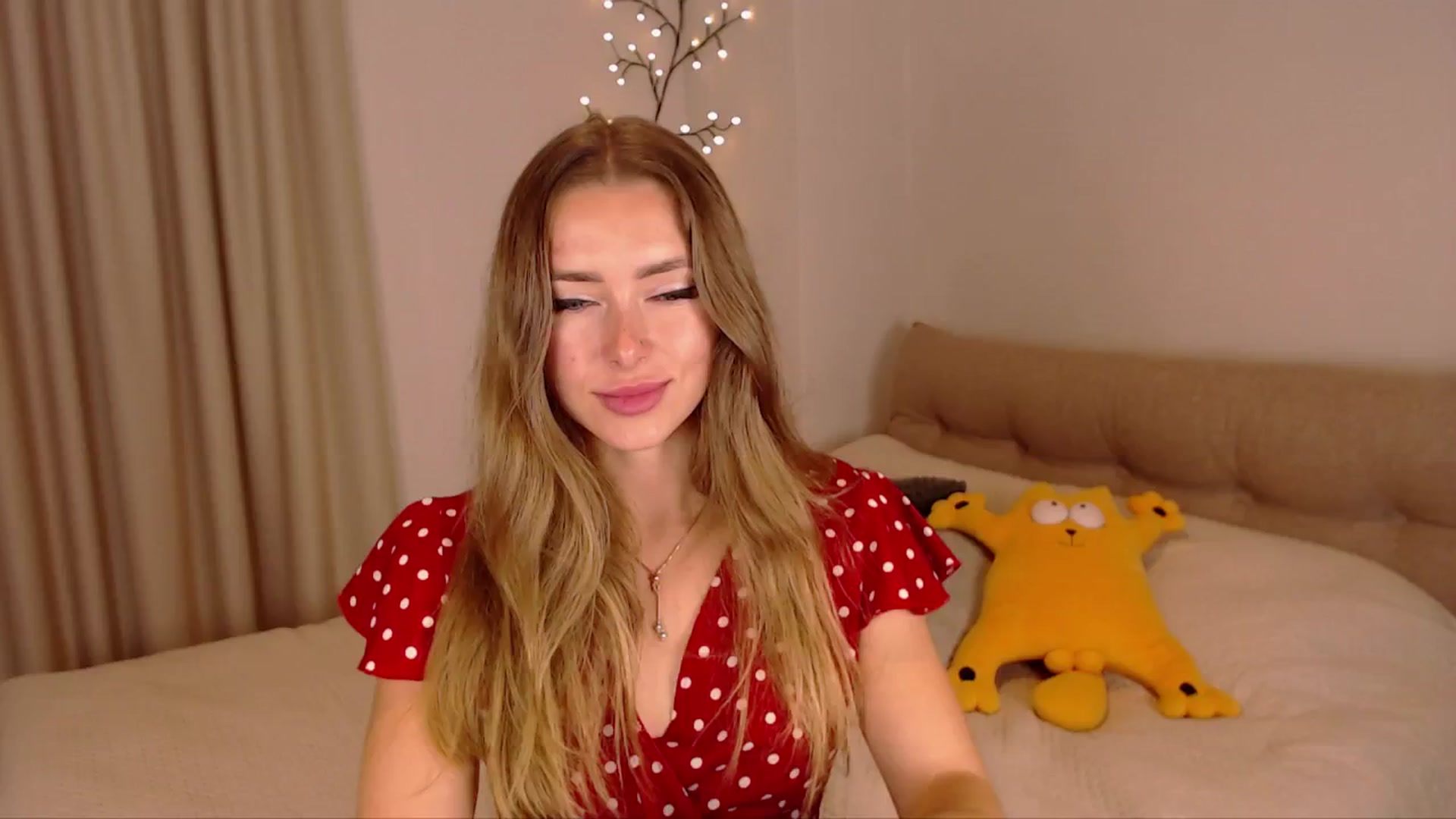 Gallery image thumbnail from SimonsWife's myfreecams stream on, 11/17/2024, 14:03 image 18 of 20