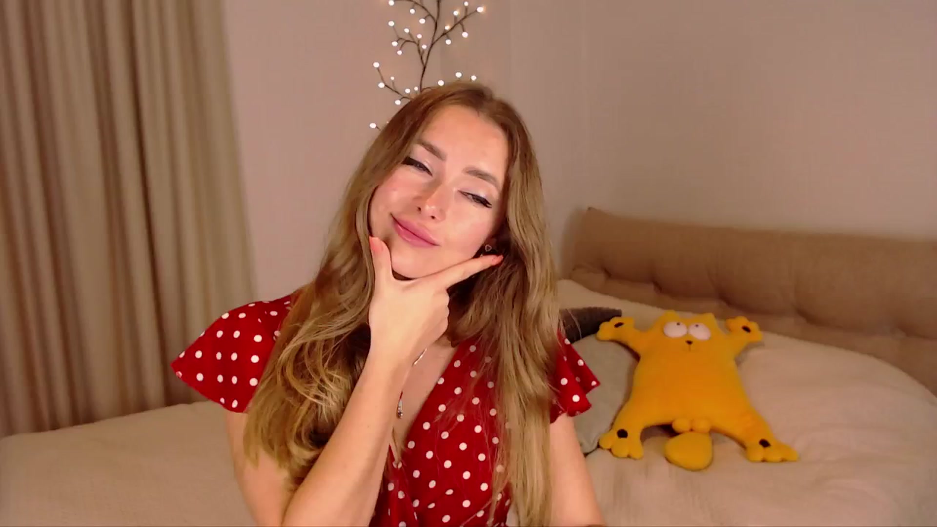 Gallery image thumbnail from SimonsWife's myfreecams stream on, 11/17/2024, 14:03 image 16 of 20
