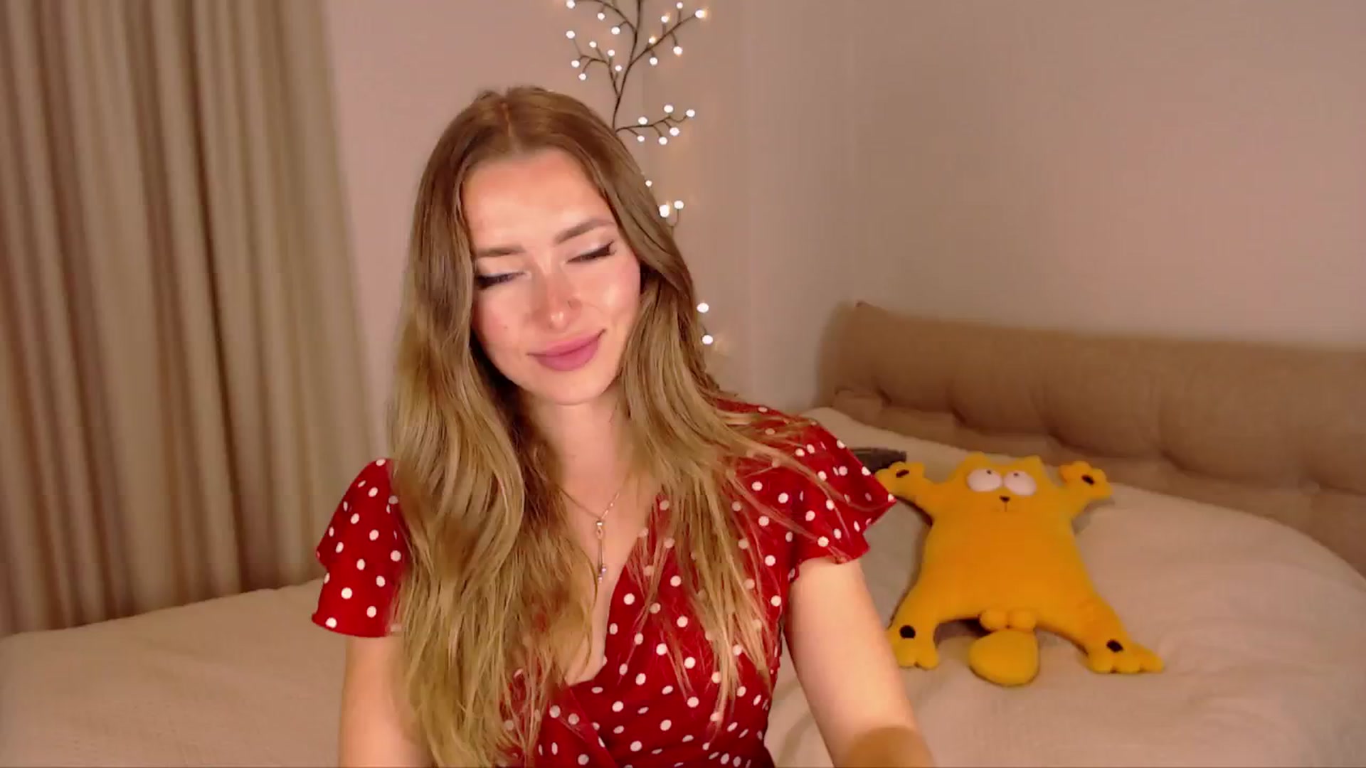 Gallery image thumbnail from SimonsWife's myfreecams stream on, 11/17/2024, 14:03 image 14 of 20