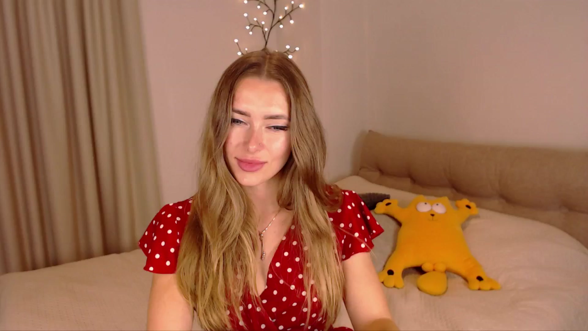 Gallery image thumbnail from SimonsWife's myfreecams stream on, 11/17/2024, 14:03 image 19 of 20