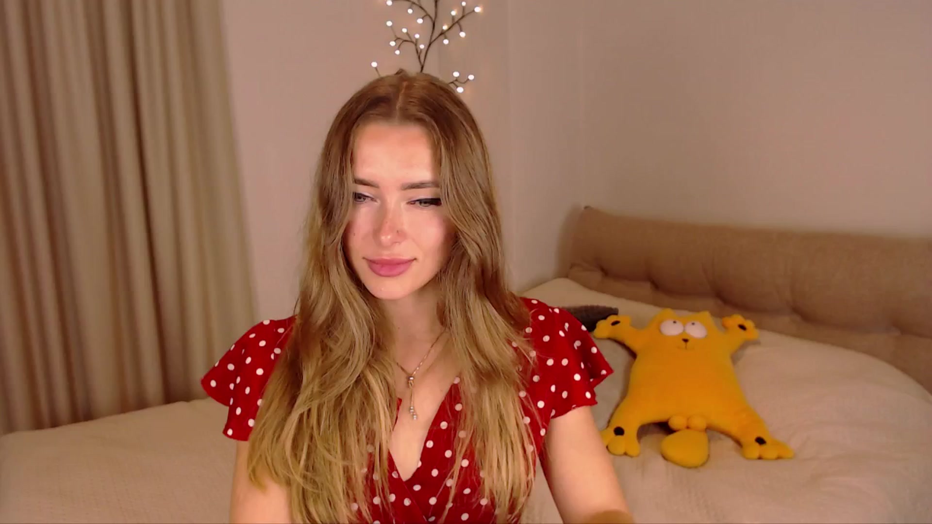 Gallery image thumbnail from SimonsWife's myfreecams stream on, 11/17/2024, 14:03 image 17 of 20