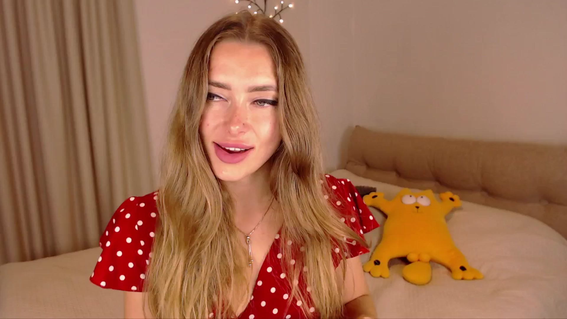 Gallery image thumbnail from SimonsWife's myfreecams stream on, 11/17/2024, 14:03 image 15 of 20