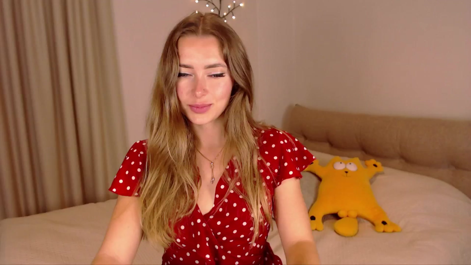 Gallery image thumbnail from SimonsWife's myfreecams stream on, 11/17/2024, 14:03 image 11 of 20