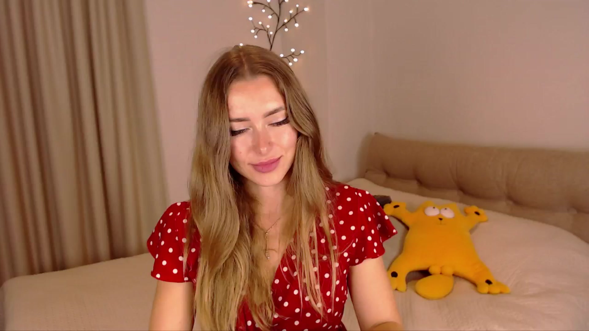 Gallery image thumbnail from SimonsWife's myfreecams stream on, 11/17/2024, 16:09 image 14 of 20