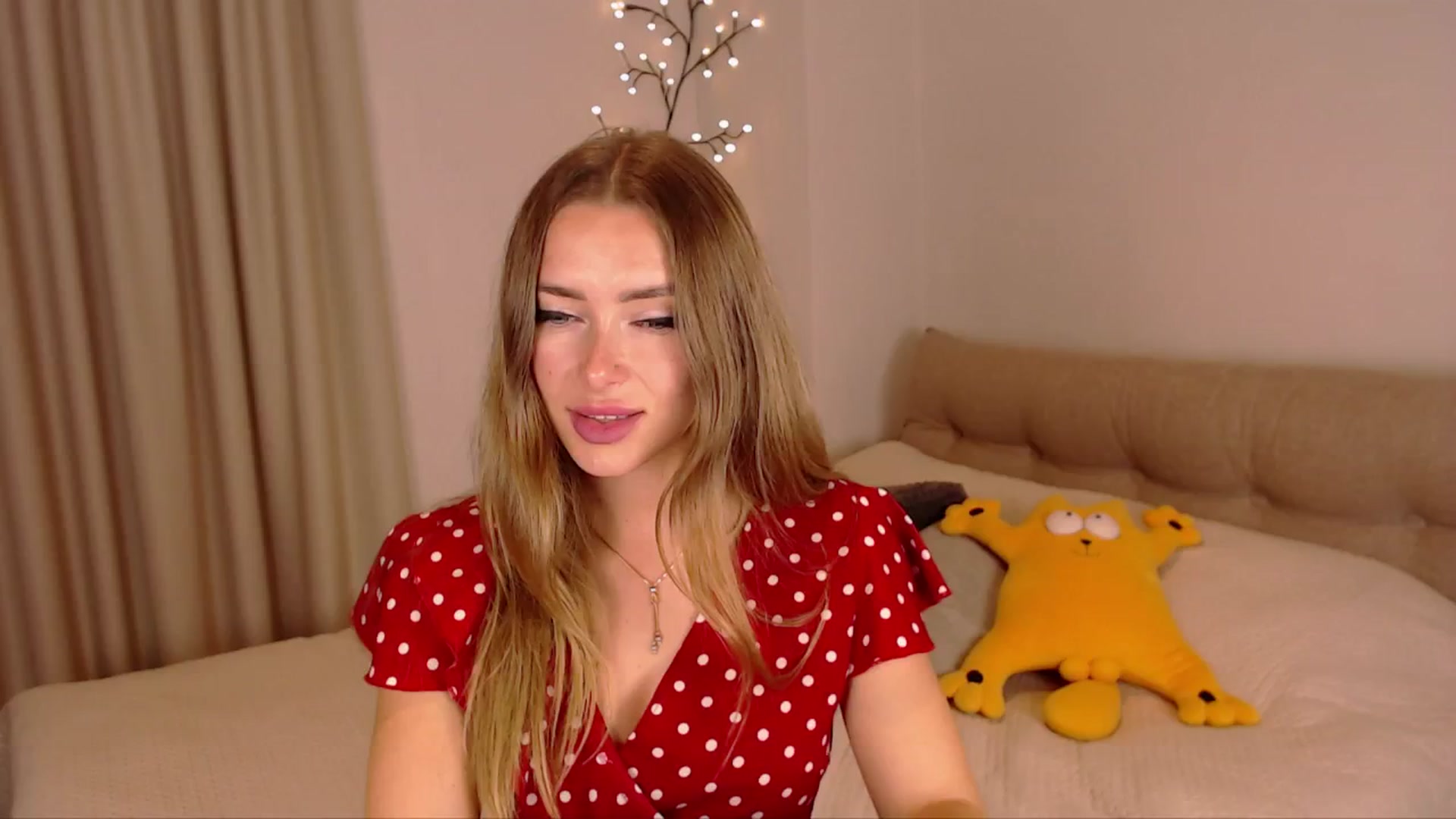 Gallery image thumbnail from SimonsWife's myfreecams stream on, 11/17/2024, 16:09 image 1 of 20