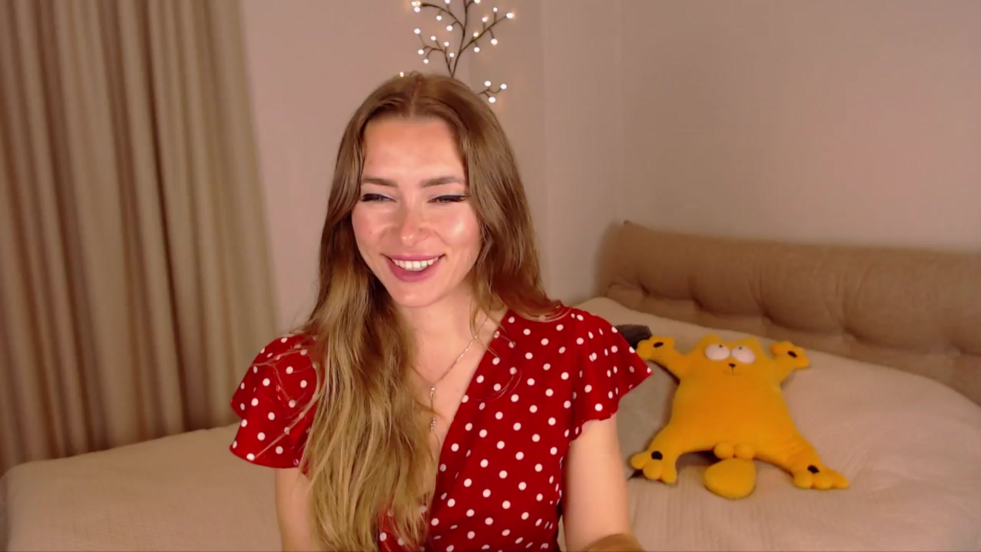Gallery image thumbnail from SimonsWife's myfreecams stream on, 11/17/2024, 16:09 image 7 of 20