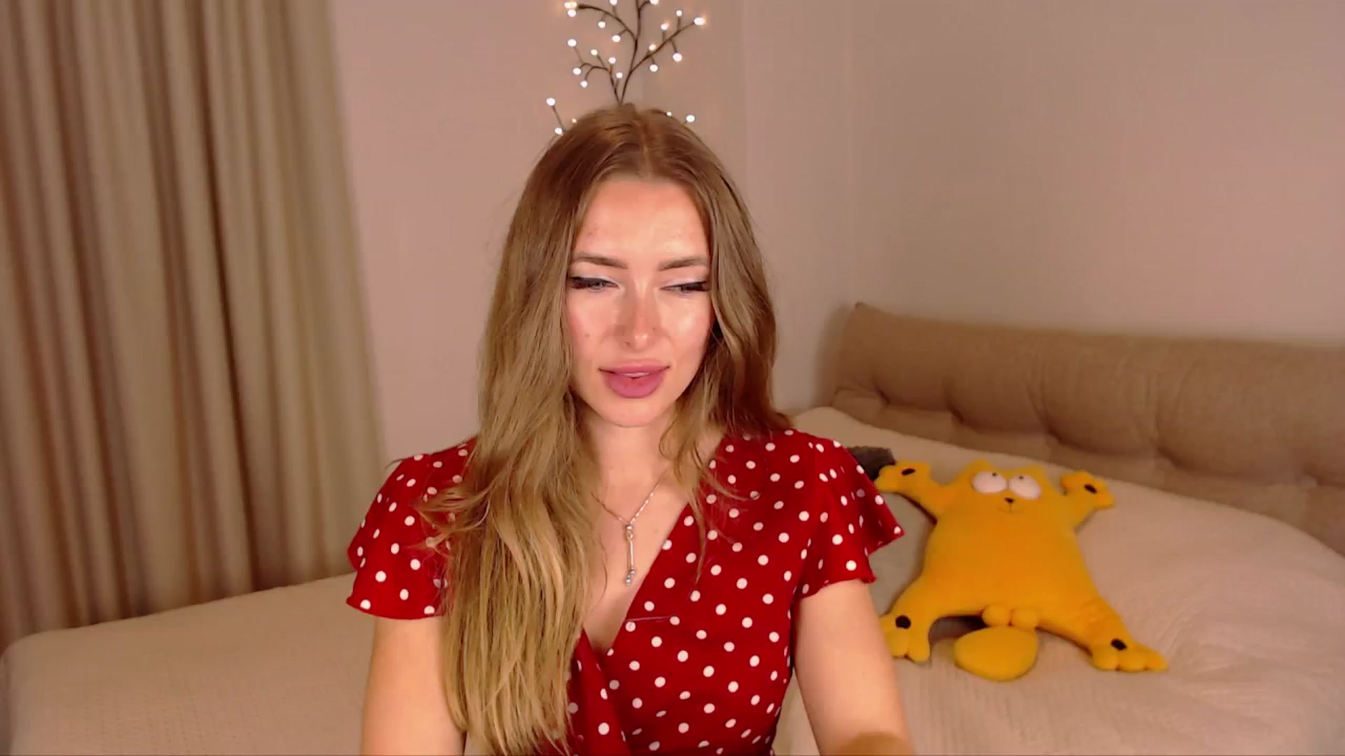 Gallery image thumbnail from SimonsWife's myfreecams stream on, 11/17/2024, 16:09 image 17 of 20