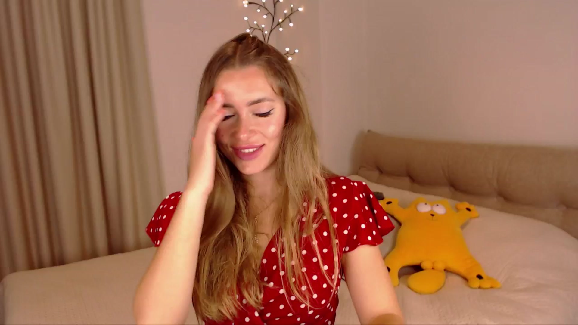 Gallery image thumbnail from SimonsWife's myfreecams stream on, 11/17/2024, 16:09 image 12 of 20