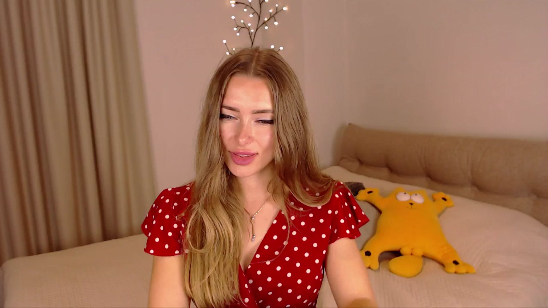 Gallery image thumbnail from SimonsWife's myfreecams stream on, 11/17/2024, 16:09 image 18 of 20