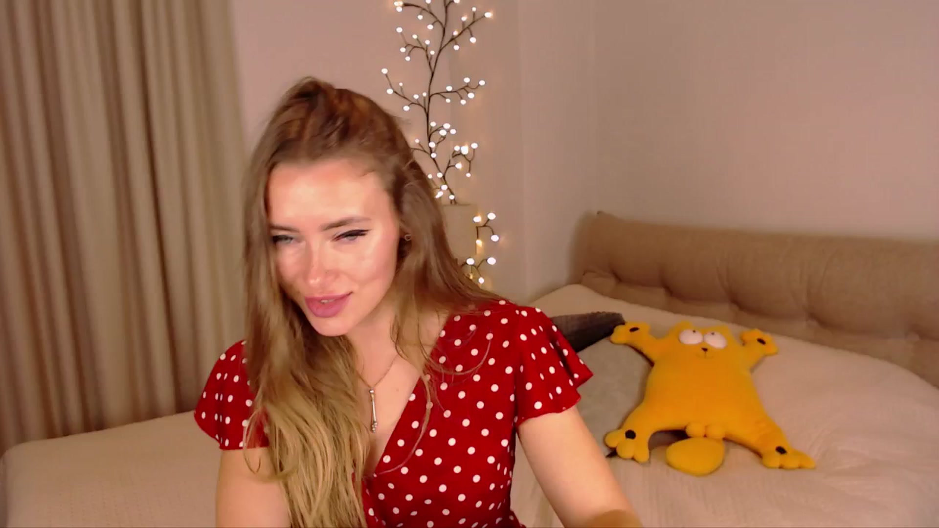 Gallery image thumbnail from SimonsWife's myfreecams stream on, 11/17/2024, 16:09 image 20 of 20