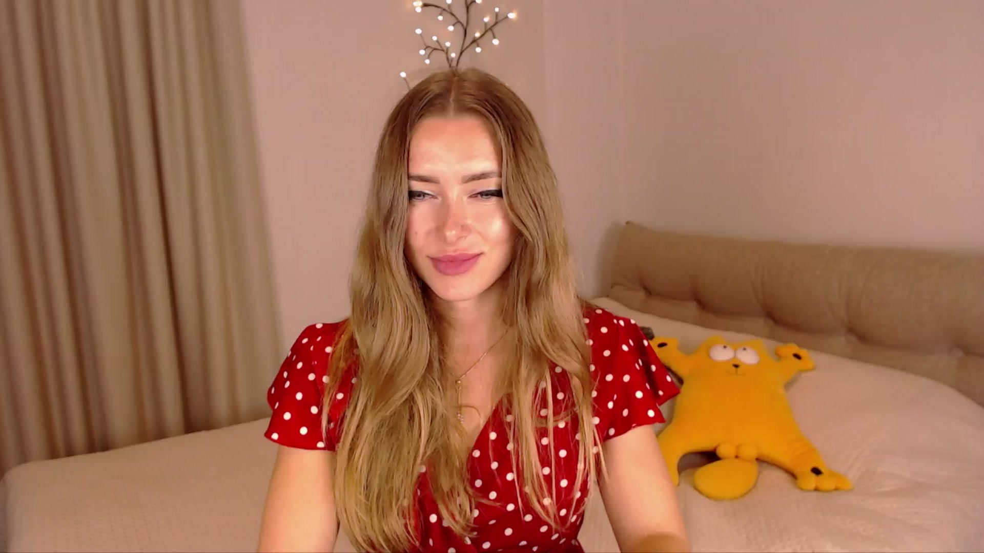 Gallery image thumbnail from SimonsWife's myfreecams stream on, 11/17/2024, 16:09 image 13 of 20