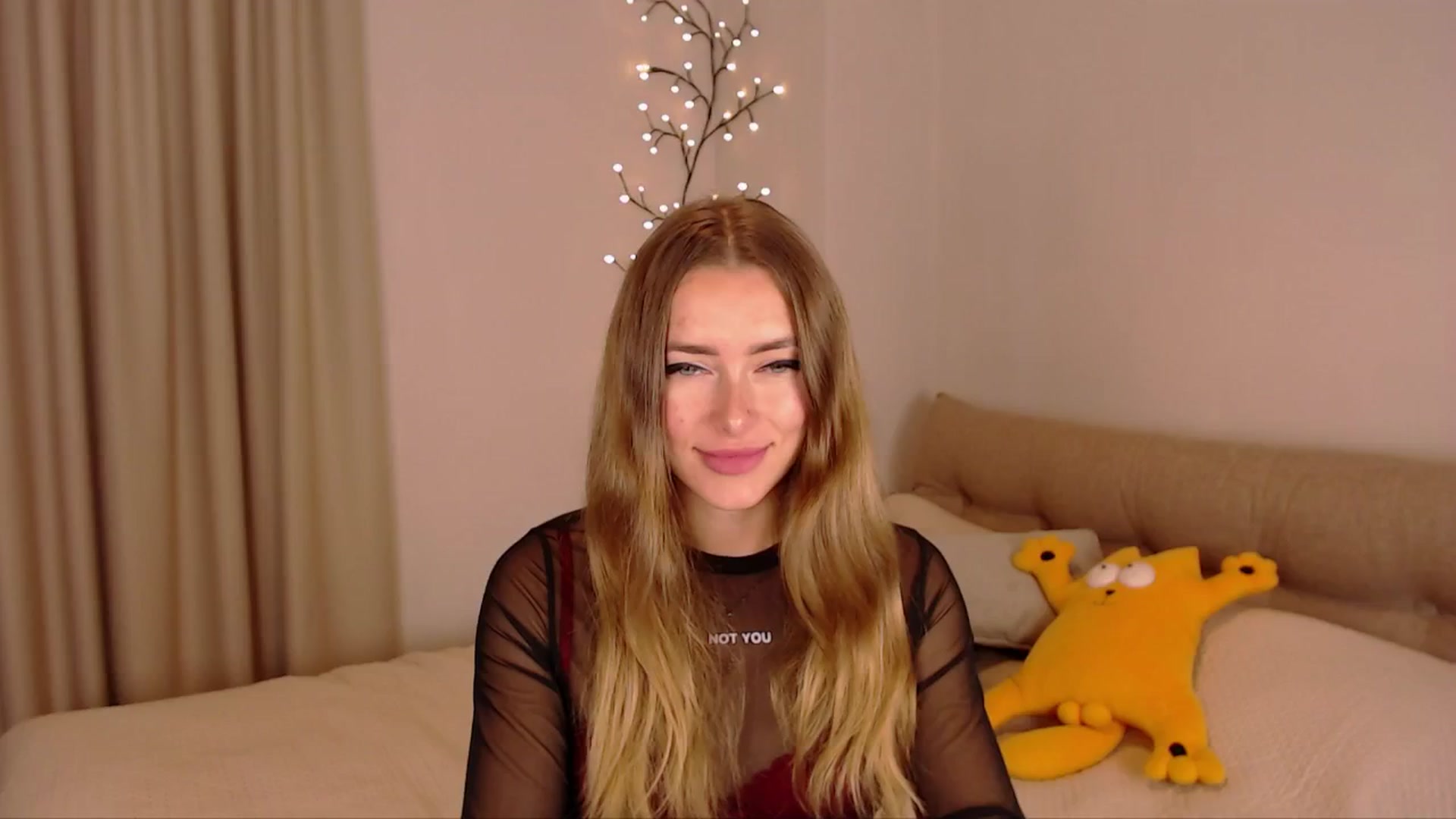 Gallery image thumbnail from SimonsWife's myfreecams stream on, 11/18/2024, 12:56 image 6 of 20