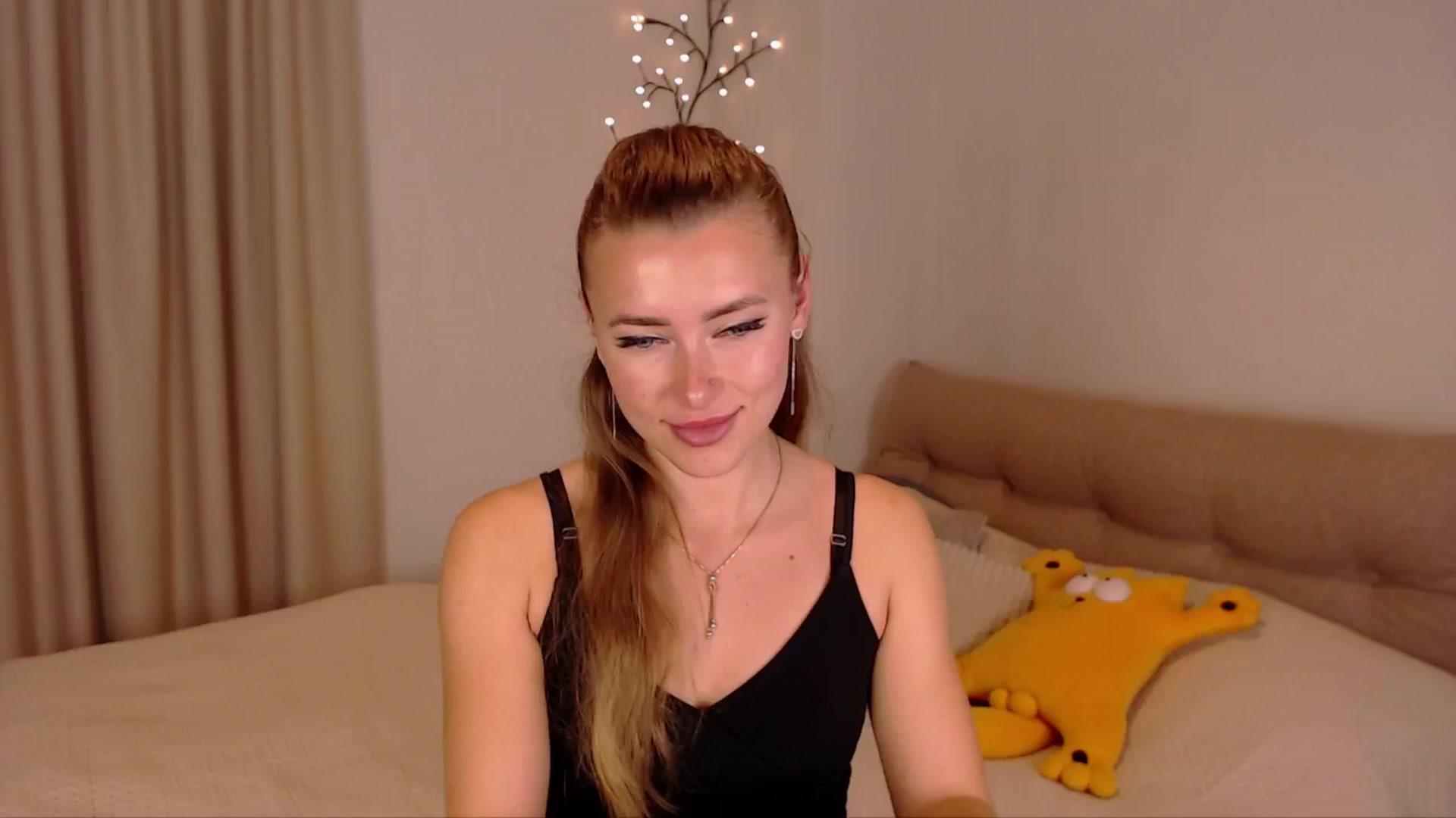 Gallery image thumbnail from SimonsWife's myfreecams stream on, 11/27/2024, 13:54 image 4 of 20
