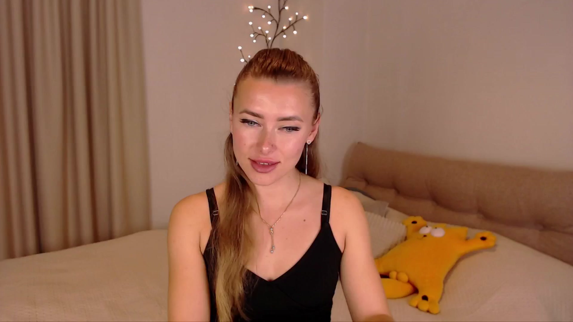 Gallery image thumbnail from SimonsWife's myfreecams stream on, 11/27/2024, 13:54 image 3 of 20