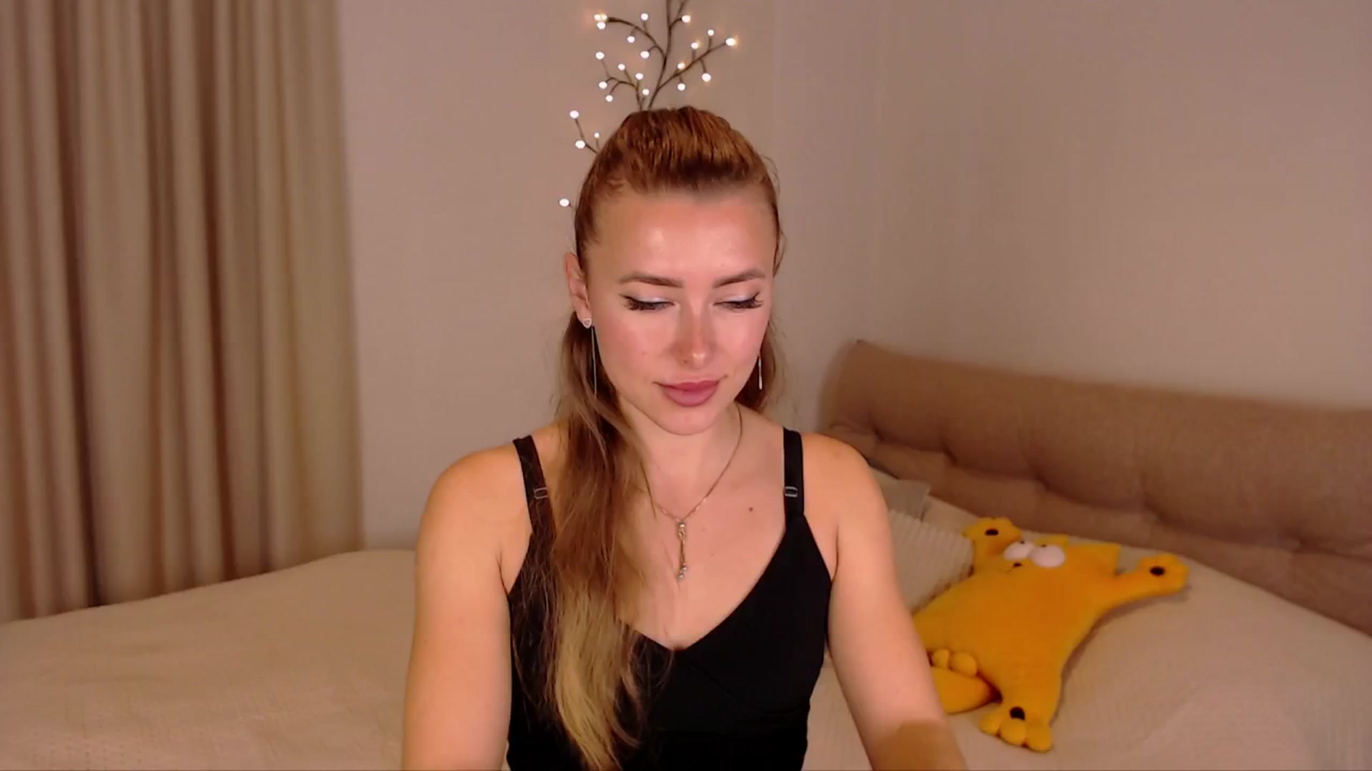 Gallery image thumbnail from SimonsWife's myfreecams stream on, 11/27/2024, 13:54 image 5 of 20