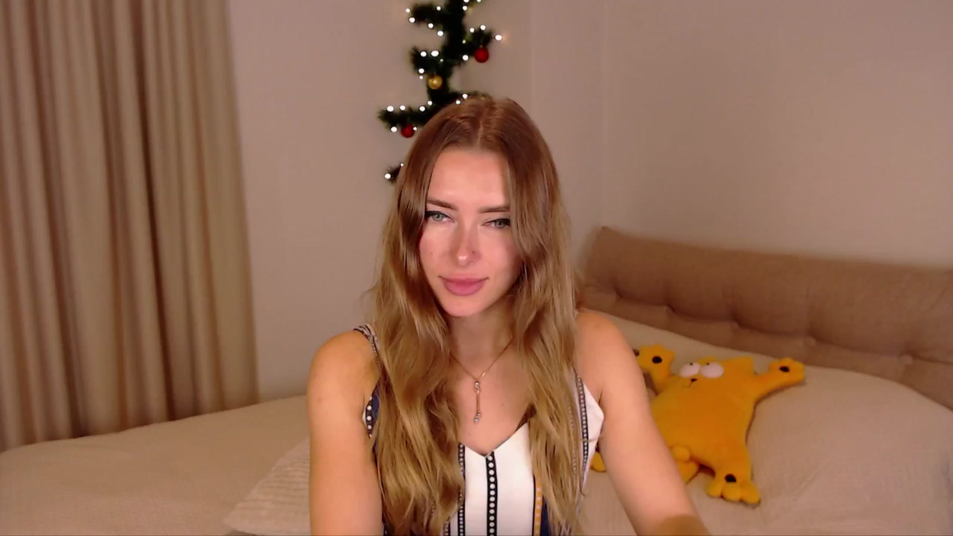 Gallery image thumbnail from SimonsWife's myfreecams stream on, 11/28/2024, 15:49 image 4 of 20