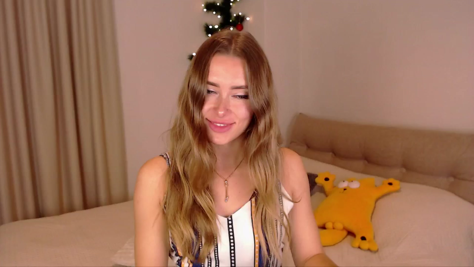 Gallery image thumbnail from SimonsWife's myfreecams stream on, 11/28/2024, 15:49 image 3 of 20