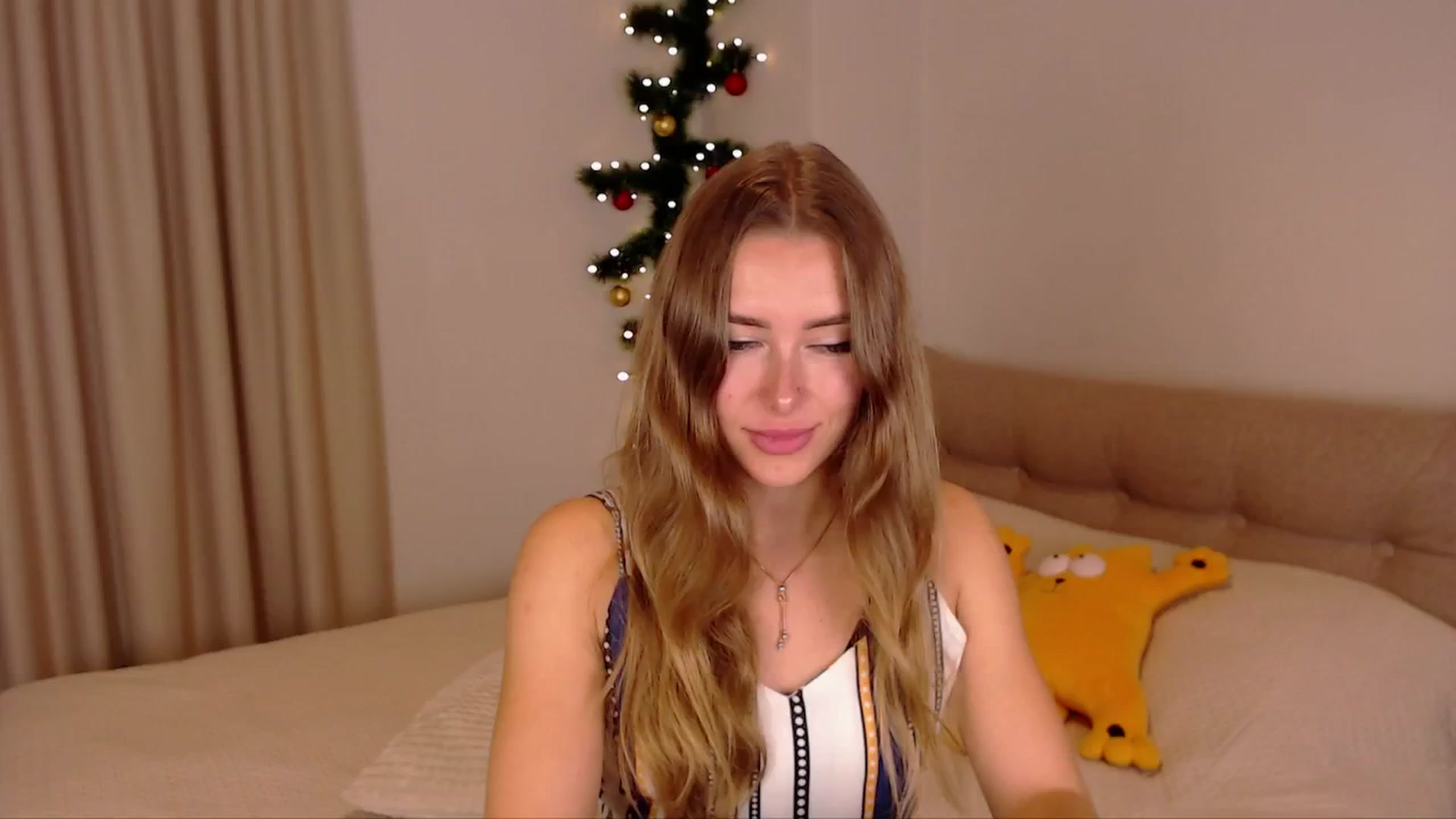Gallery image thumbnail from SimonsWife's myfreecams stream on, 11/28/2024, 15:49 image 5 of 20