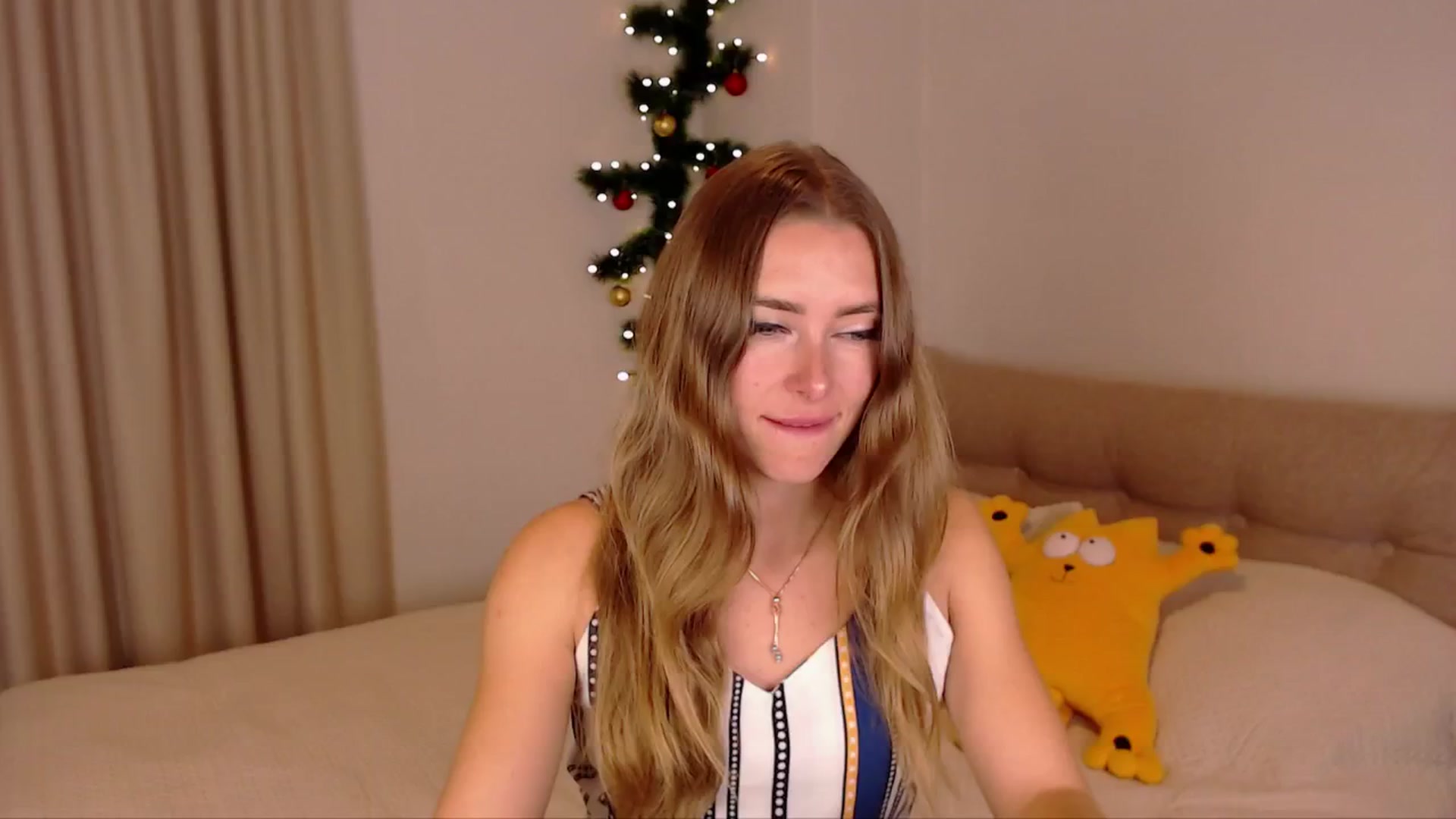 Gallery image thumbnail from SimonsWife's myfreecams stream on, 11/28/2024, 15:49 image 1 of 20