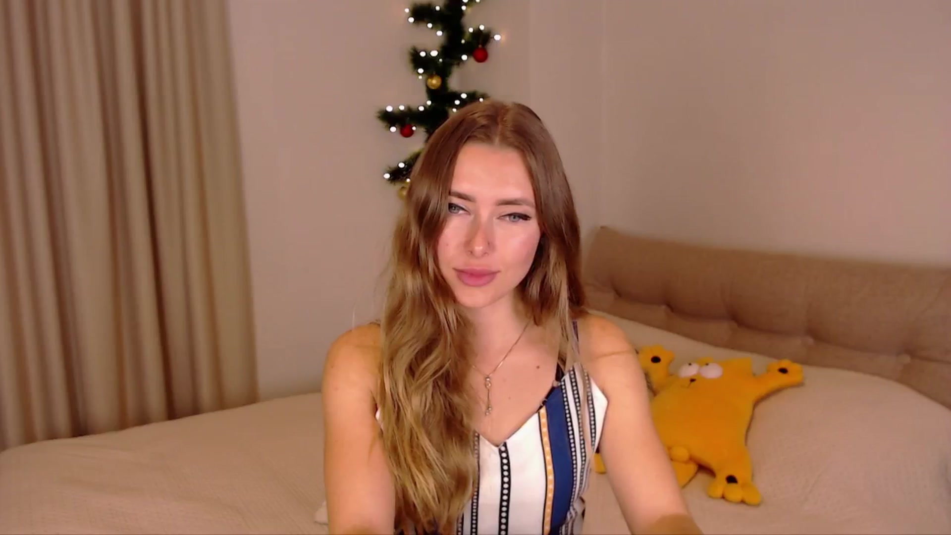 Gallery image thumbnail from SimonsWife's myfreecams stream on, 11/28/2024, 15:49 image 16 of 20