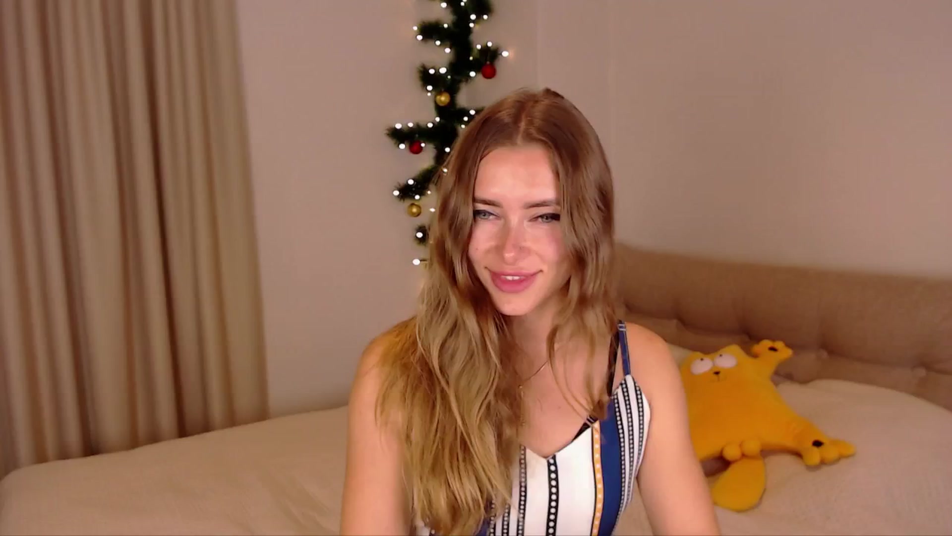 Gallery image thumbnail from SimonsWife's myfreecams stream on, 11/28/2024, 17:55 image 15 of 20