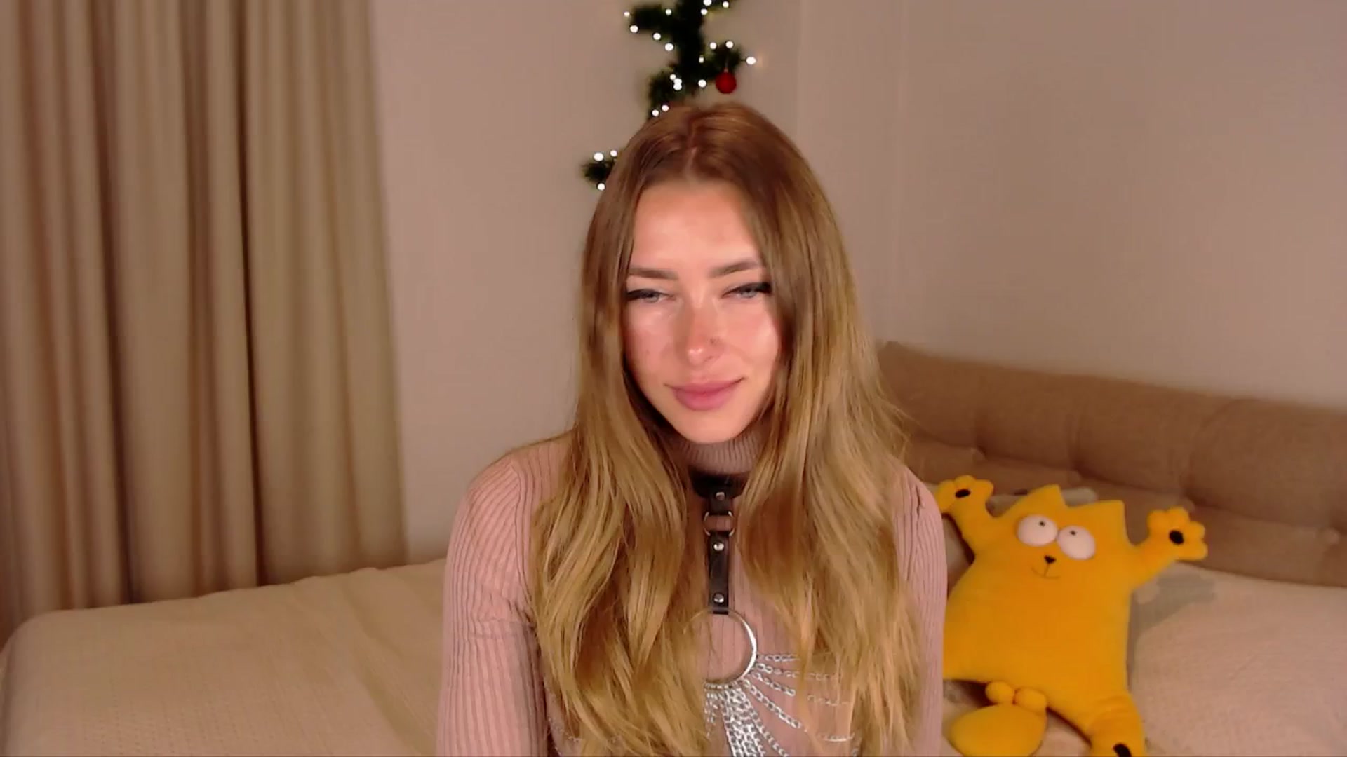 Gallery image thumbnail from SimonsWife's myfreecams stream on, 01/19/2025, 12:25 image 11 of 20