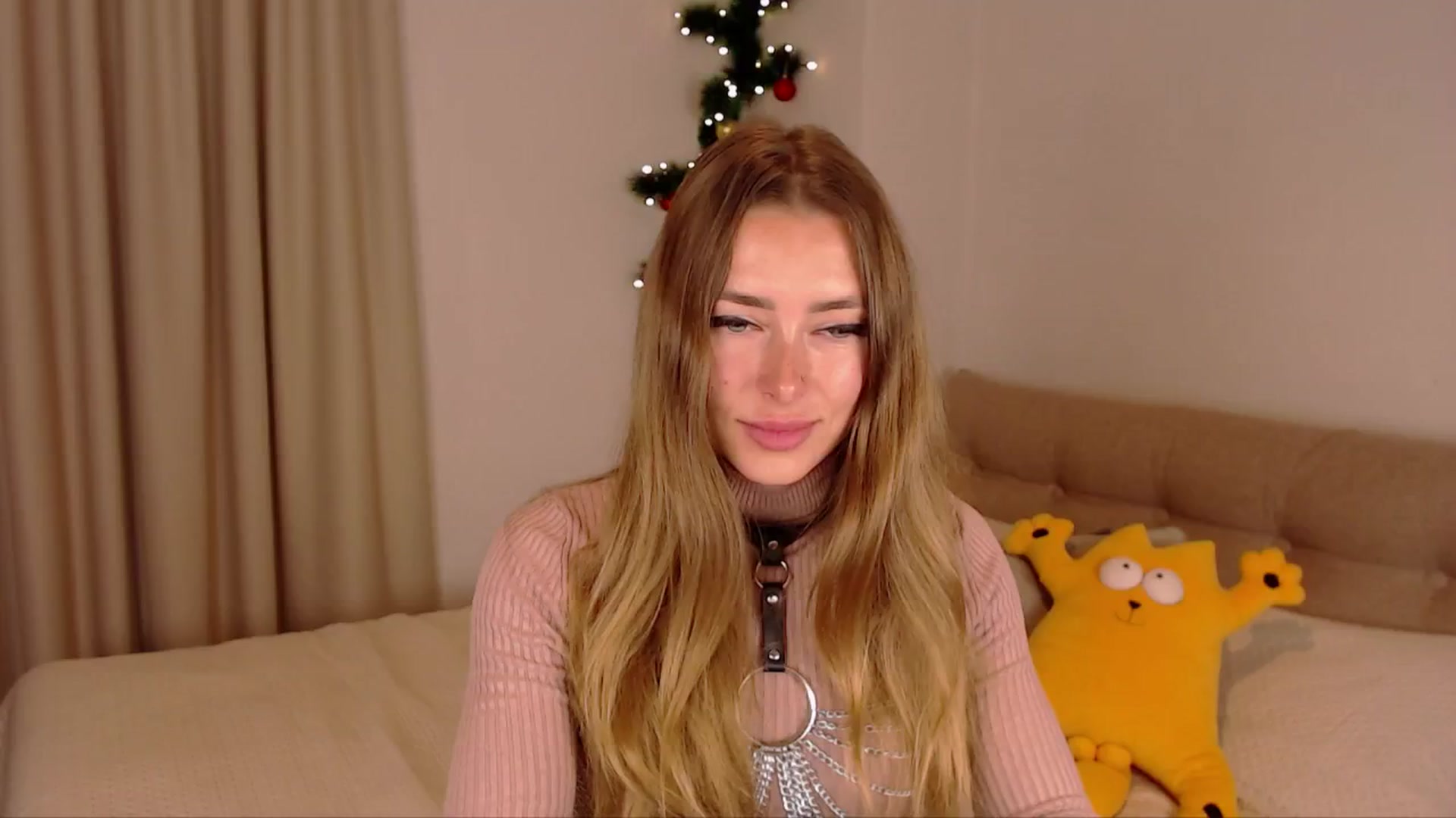 Gallery image thumbnail from SimonsWife's myfreecams stream on, 01/19/2025, 12:25 image 12 of 20