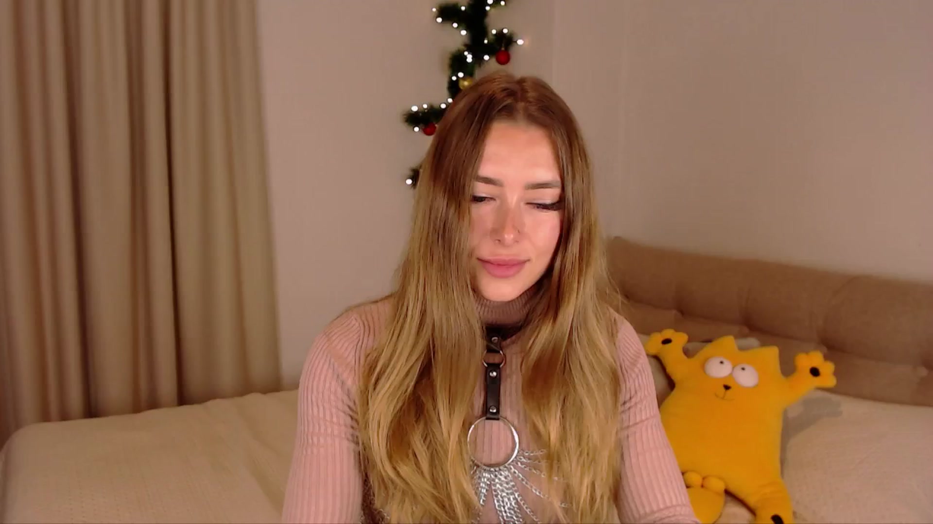 Gallery image thumbnail from SimonsWife's myfreecams stream on, 01/19/2025, 12:25 image 9 of 20