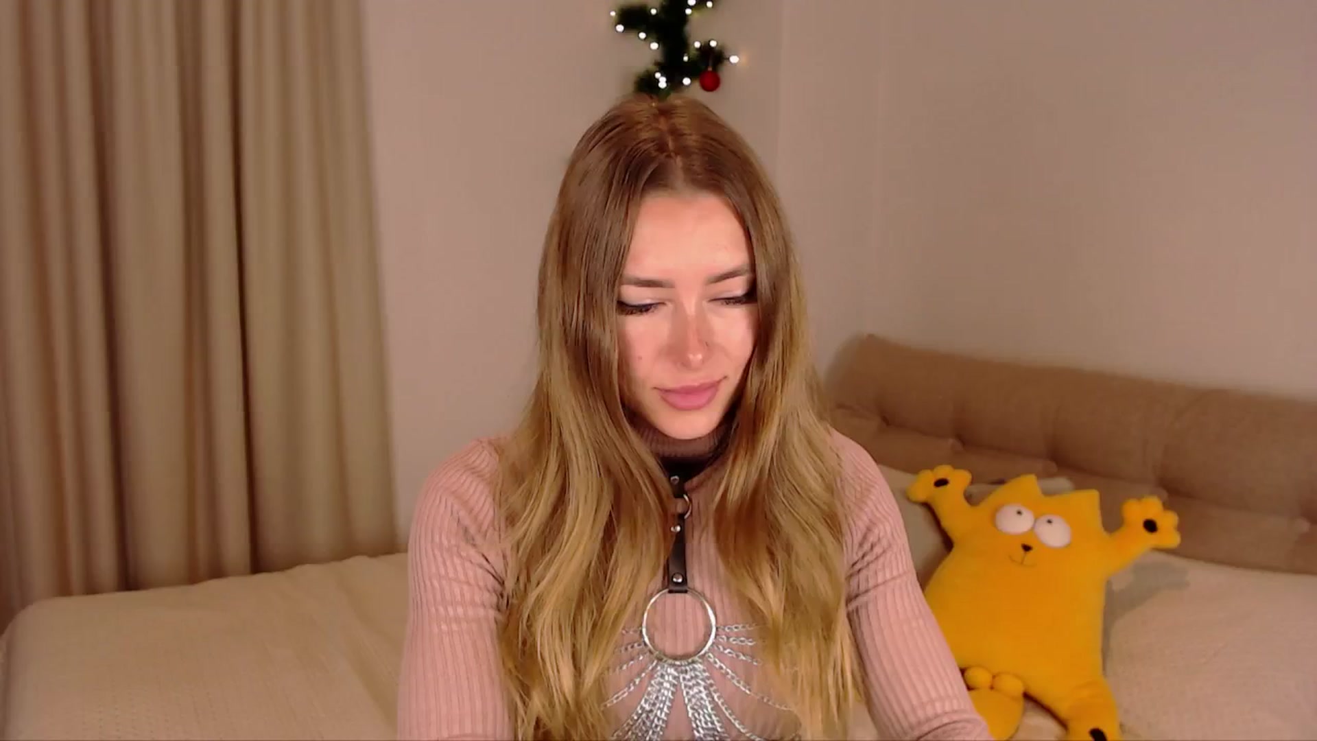 Gallery image thumbnail from SimonsWife's myfreecams stream on, 01/19/2025, 12:25 image 2 of 20