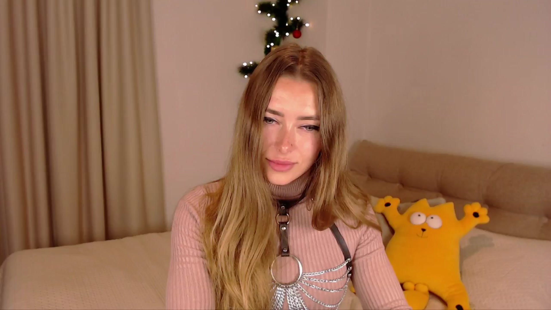 Gallery image thumbnail from SimonsWife's myfreecams stream on, 01/19/2025, 12:25 image 17 of 20
