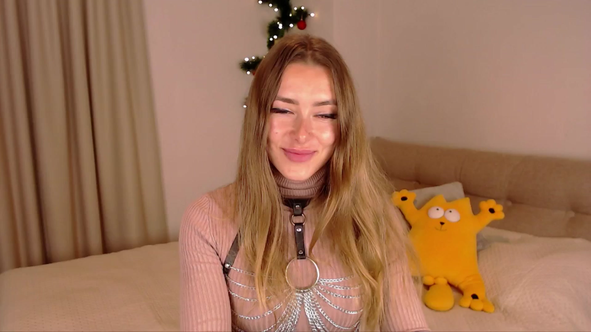 Gallery image thumbnail from SimonsWife's myfreecams stream on, 01/19/2025, 16:08 image 8 of 20