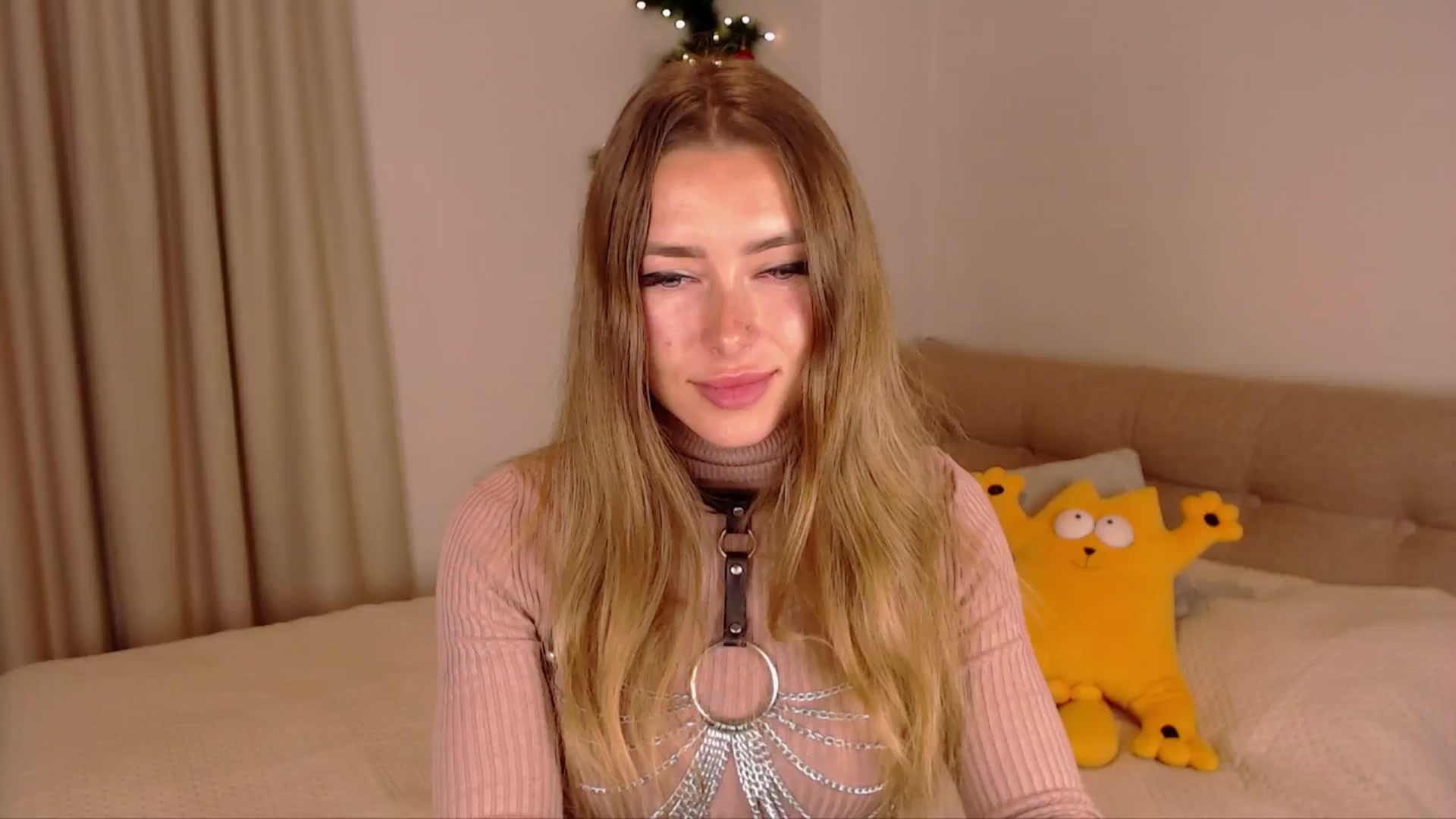 Gallery image thumbnail from SimonsWife's myfreecams stream on, 01/19/2025, 16:08 image 16 of 20